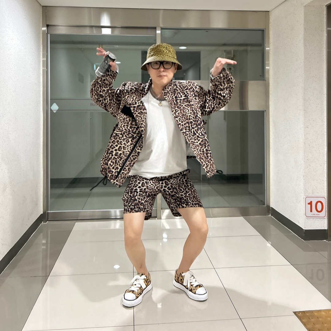 슈프림 x 바버 왁스드 코튼 크러셔 레오파드 - 20SS, 휴먼 메이드 애니멀 네클리스 타이거 옐로우 착용 스타일 - 2