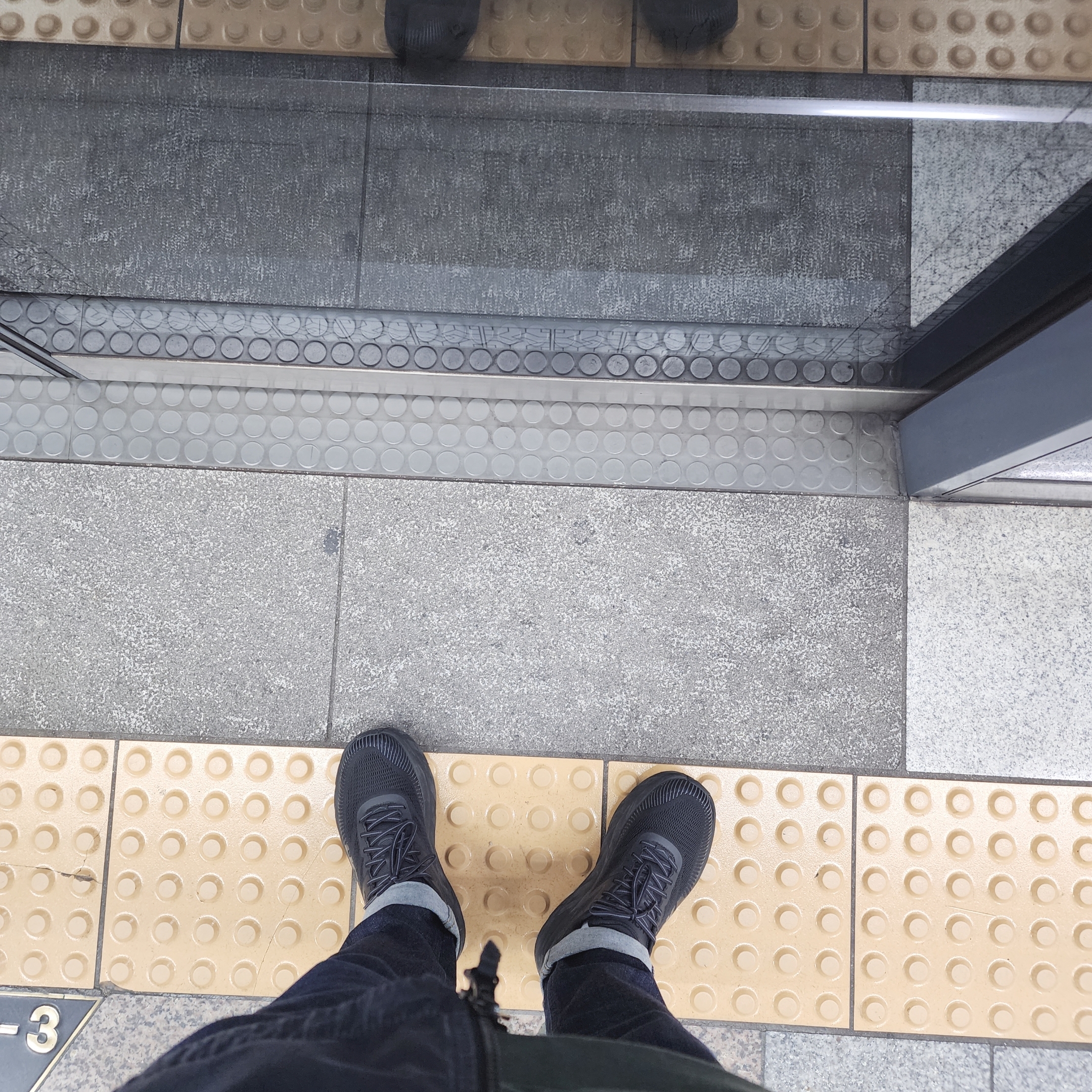 Hoka Bondi 7 Black - Wide 착용 스타일