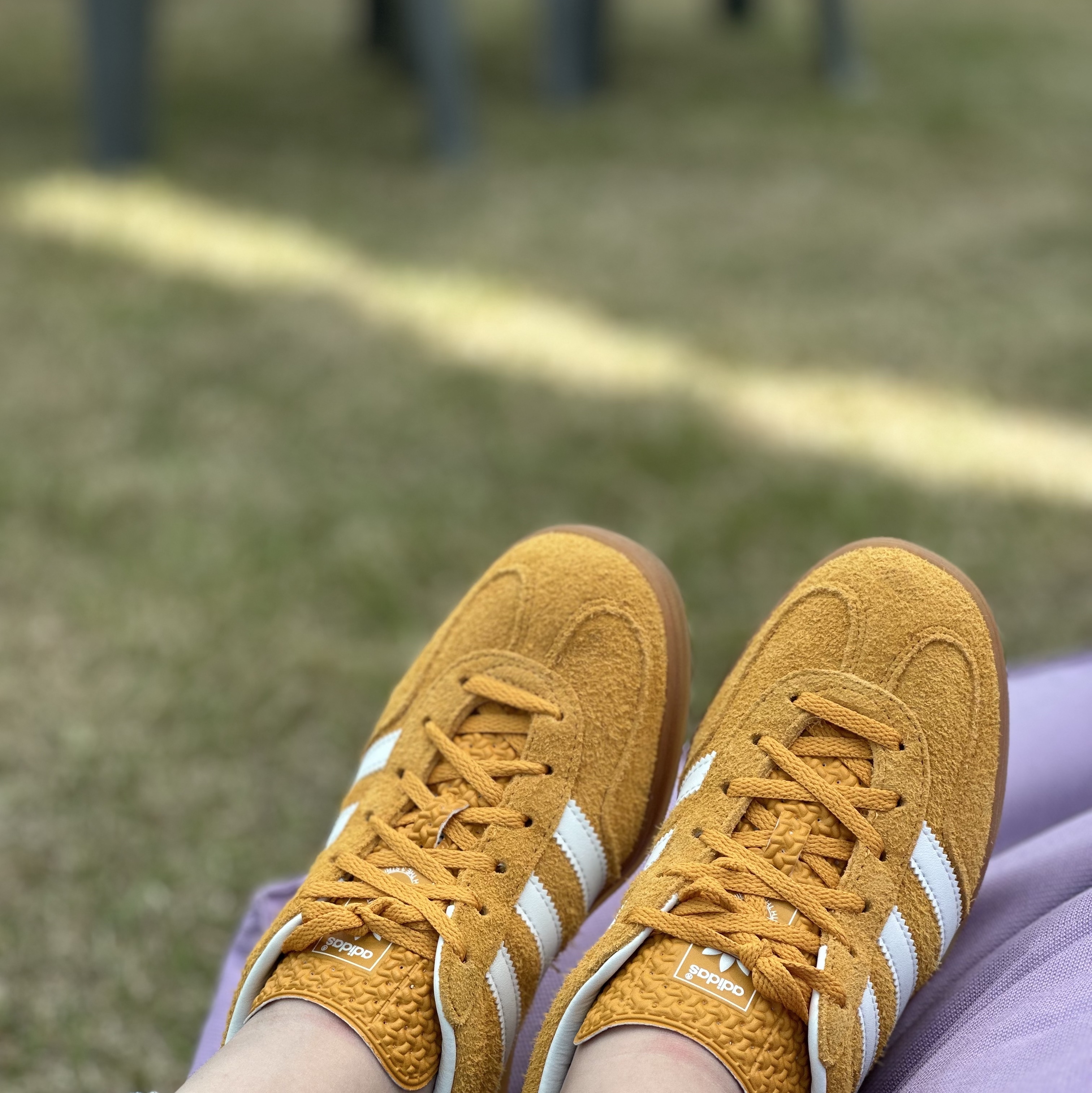 (W) Adidas Gazelle Indoor Orange Peel Cloud White 착용 스타일