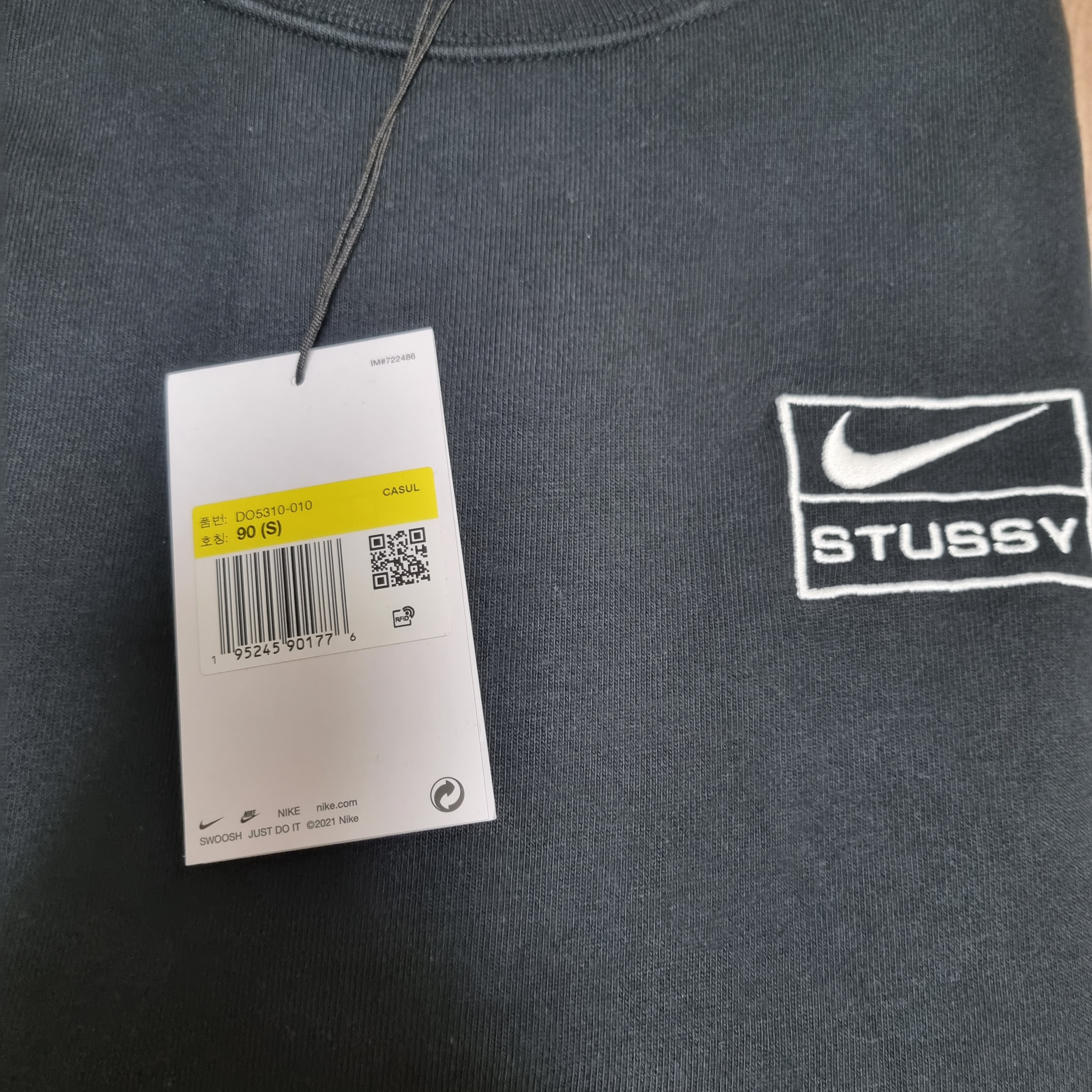 Nike x Stussy NRG Washed Fleece Crewneck Black (DO5310-010) 착용 스타일