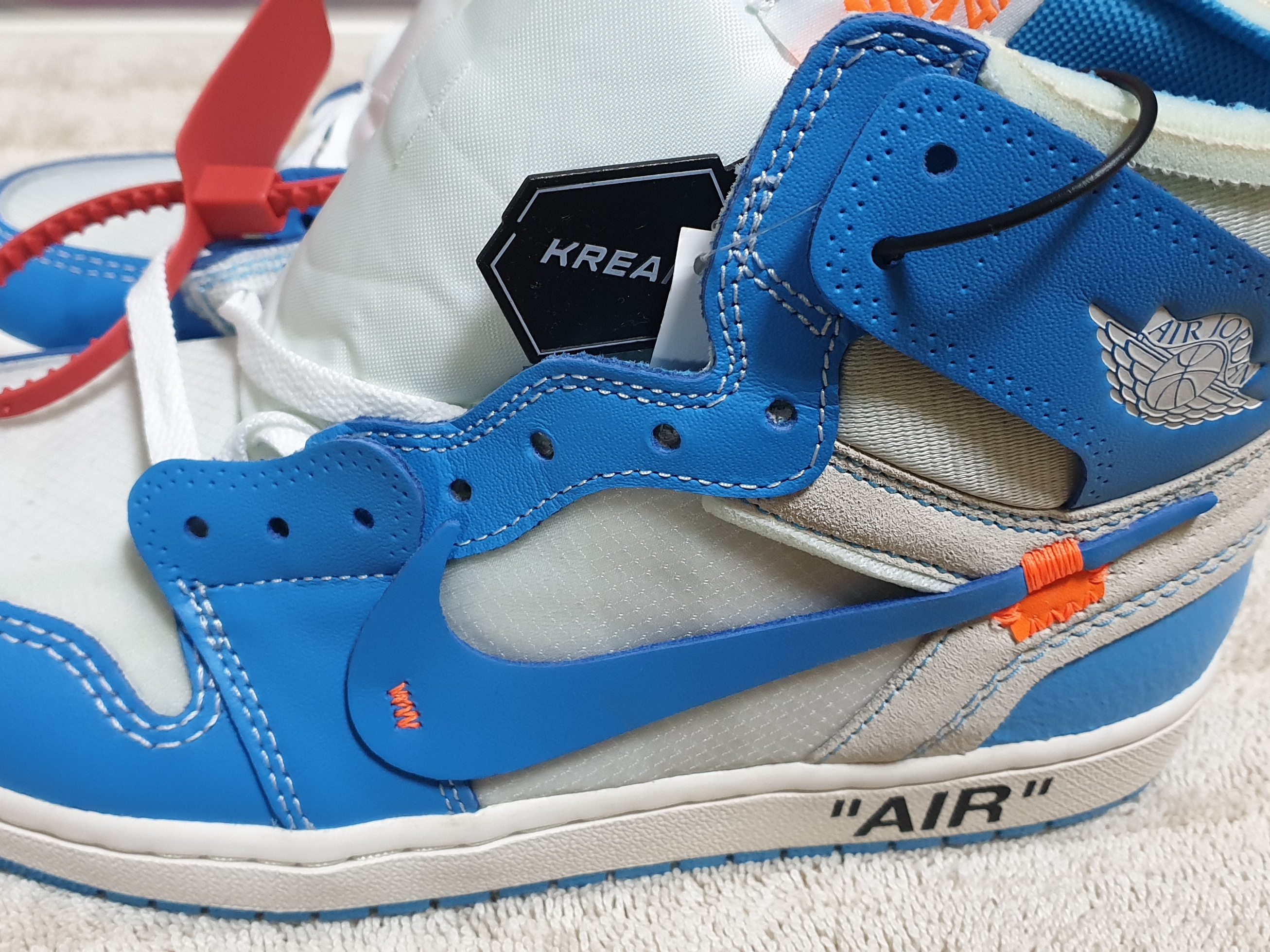 Jordan 1 x Off-White Retro High University Blue 착용 스타일