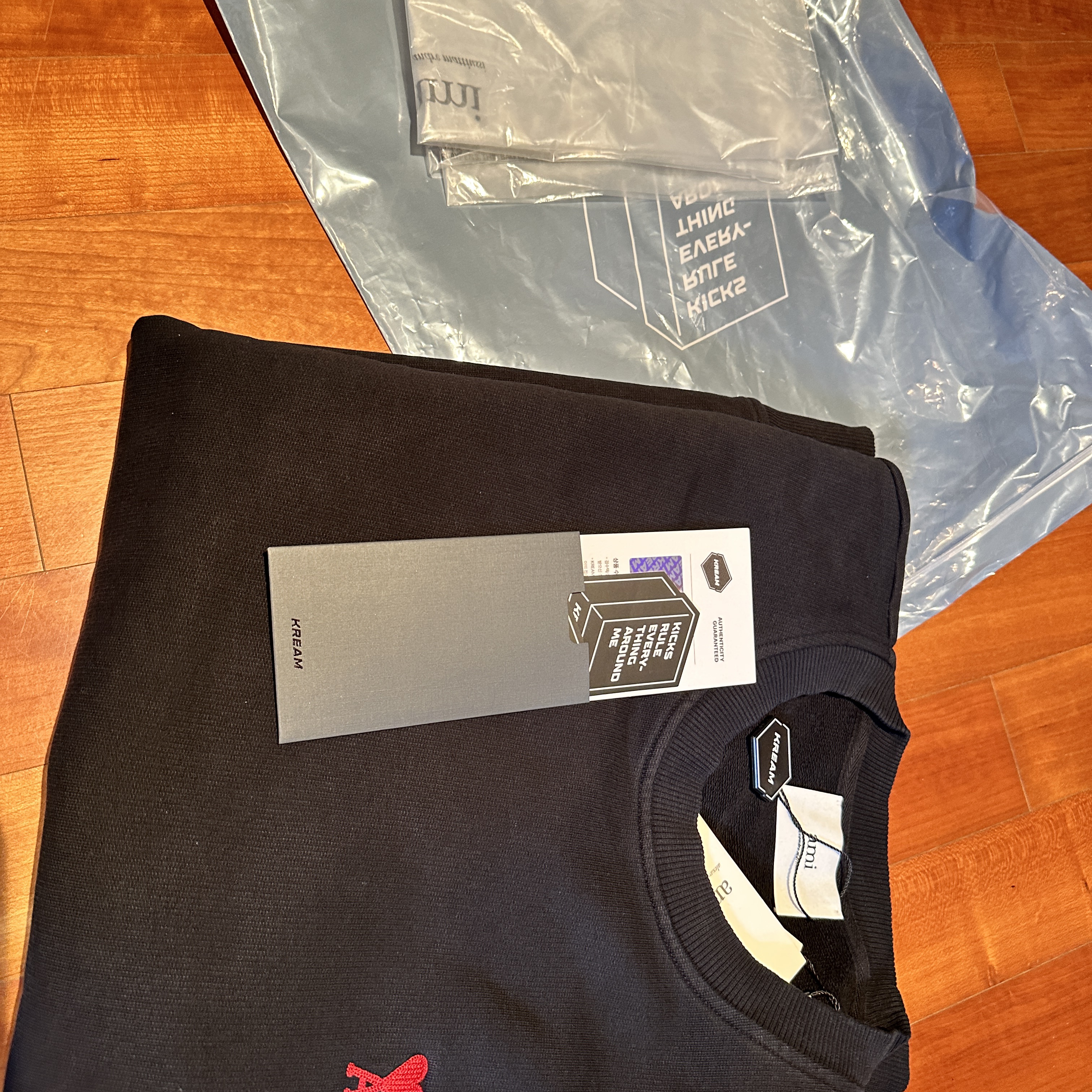 AMI de Coeur Sweatshirt Black 착용 스타일 - 2