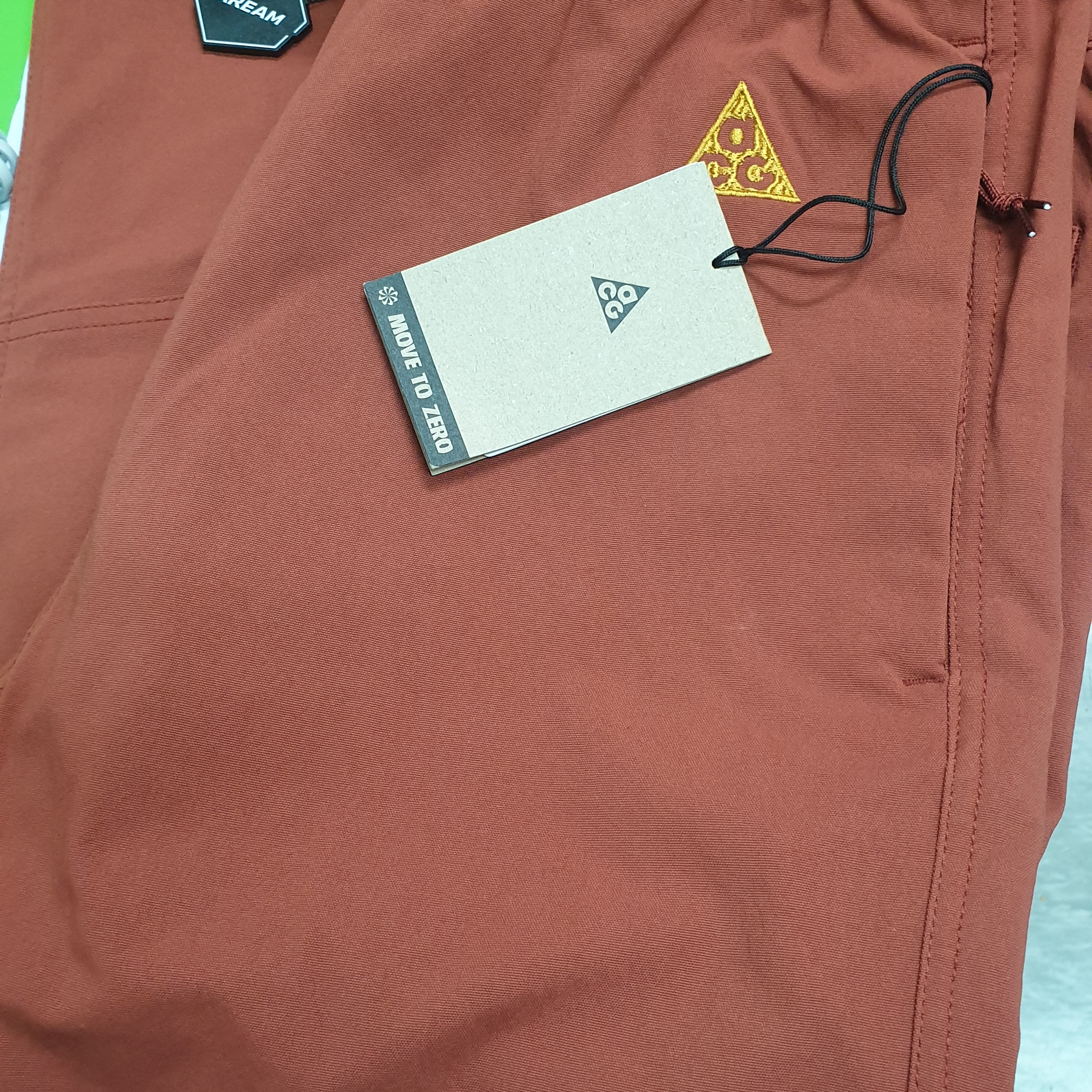 Nike ACG Trail Pants Mars Stone - Asia 착용 스타일