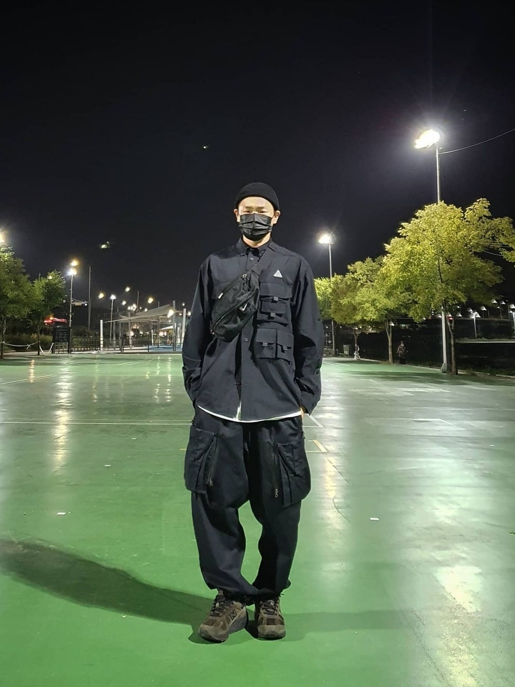Nike ACG Dri-Fit UV Devastation Trail Shirt Black Summit White - Asia, Nike ACG Cargo Pants Black 착용 스타일