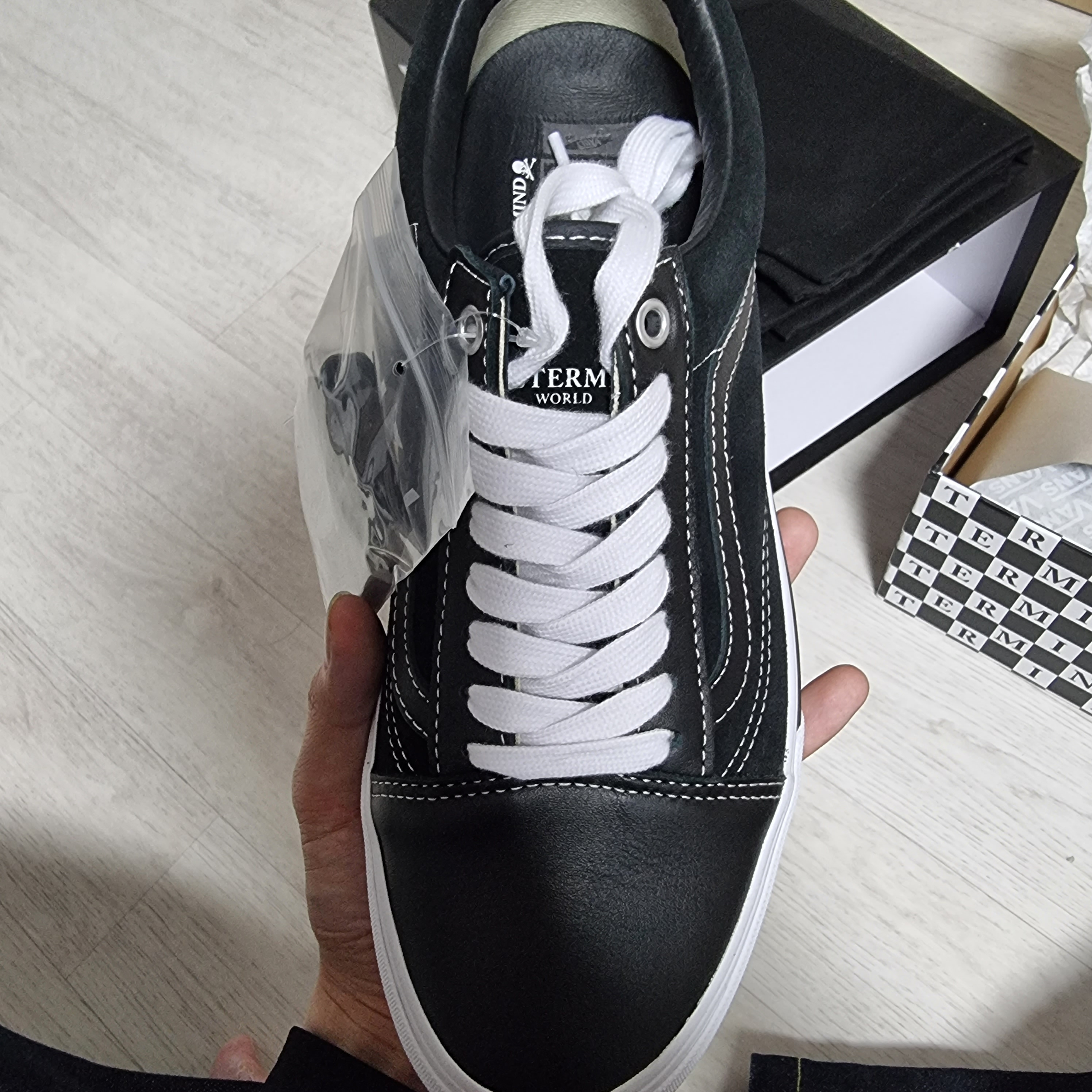 Vans Vault x Mastermind OG Old Skool LX Black 착용 스타일 - 3