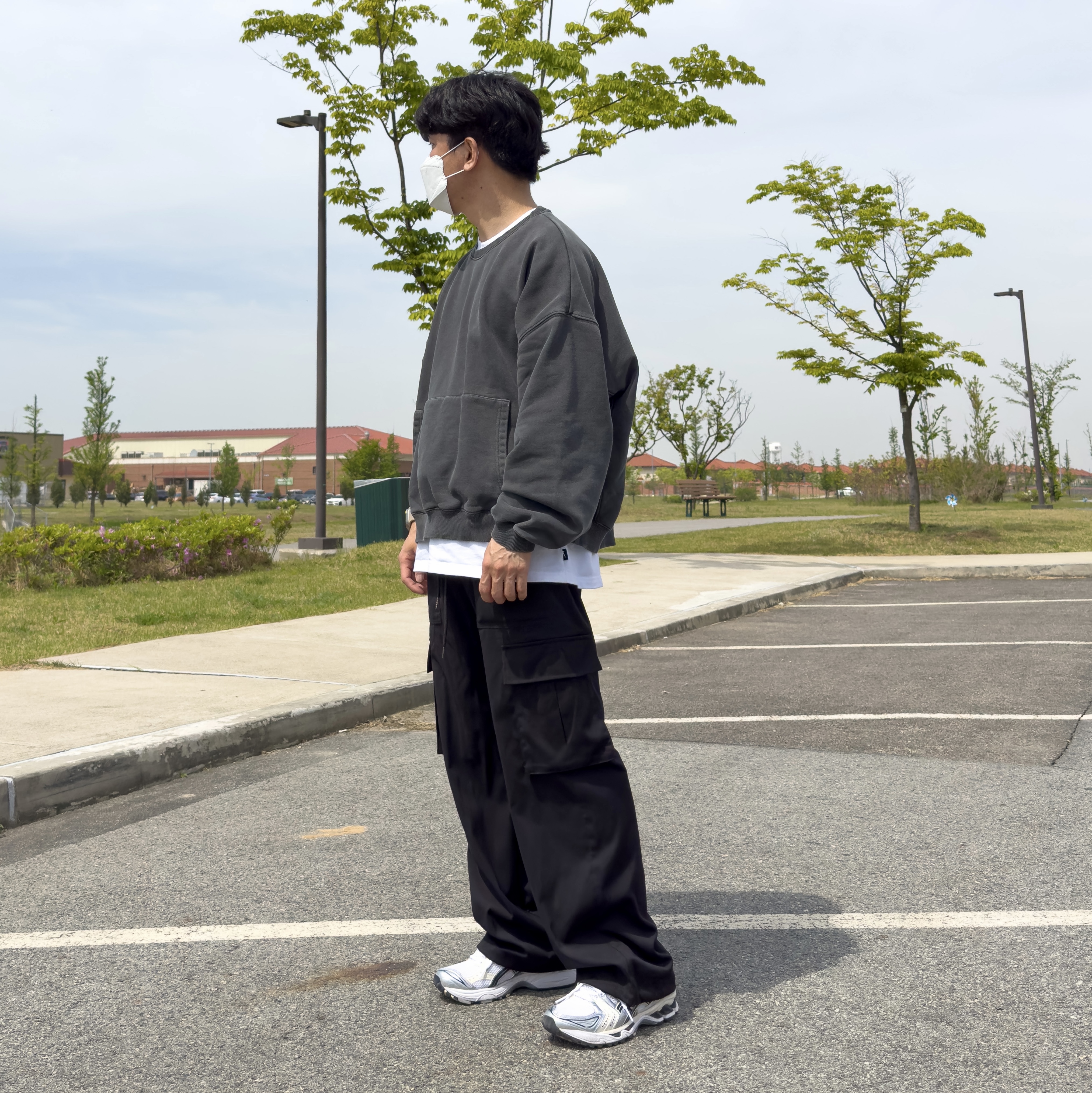 (W) Asics Gel-Kayano 14 White Midnight, Nike x Stussy NRG FL SS 8 Ball T-Shirt White (DO9322-100) 착용 스타일 - 2