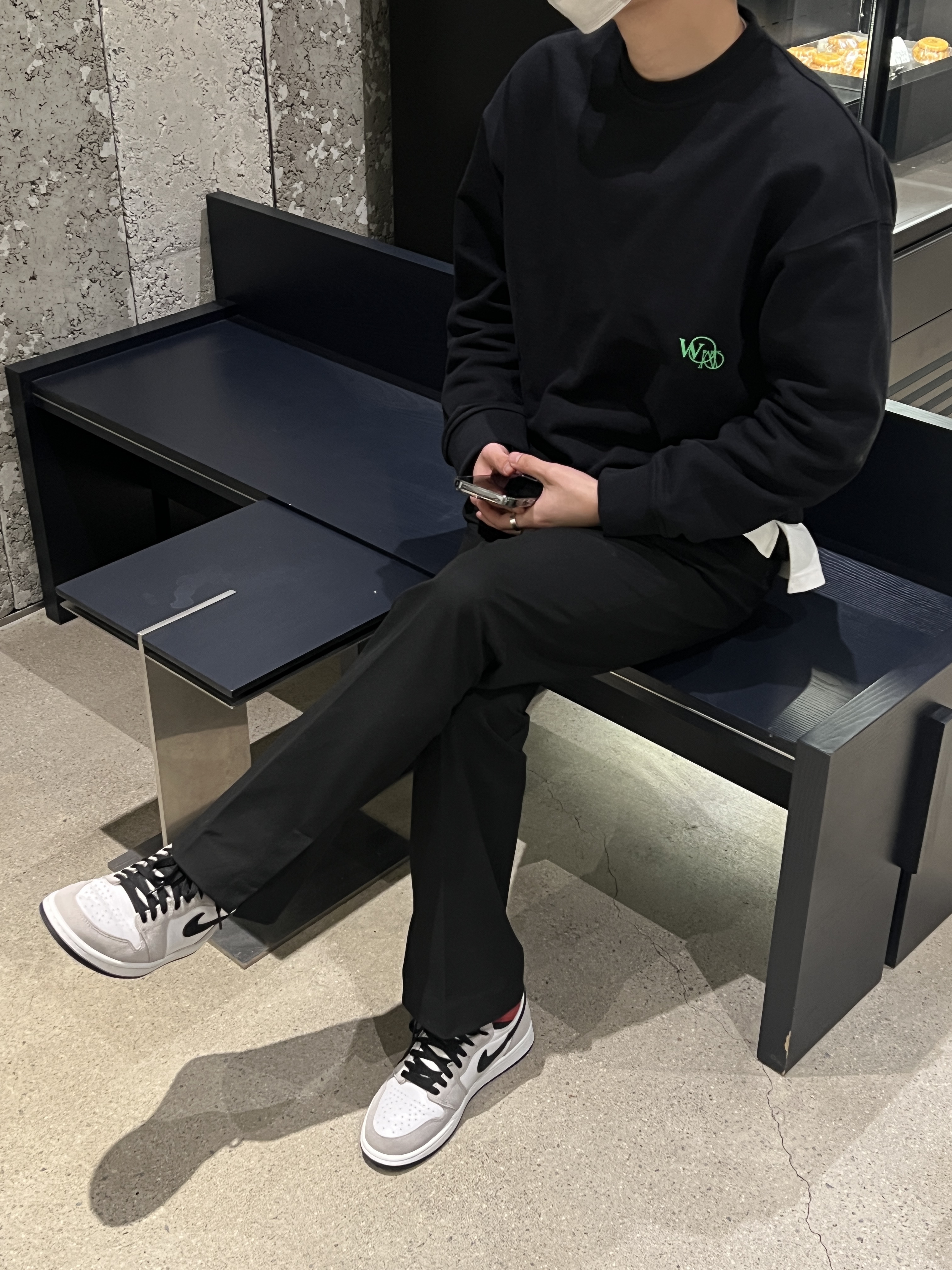 Wooyoungmi Glow Graphic Back Logo Sweatshirt Black - 22SS, Jordan 1 Retro High OG Light Smoke Grey 착용 스타일 - 1