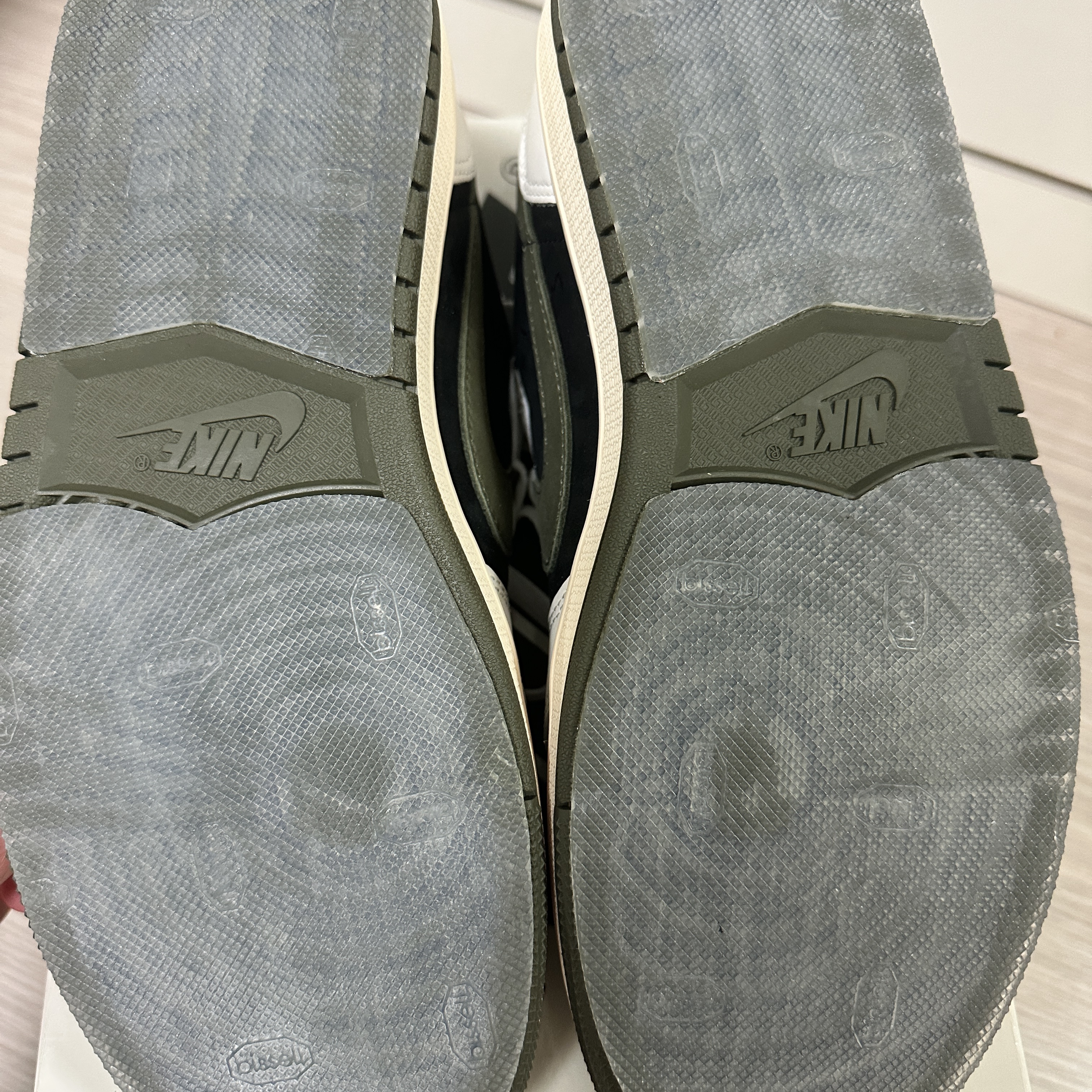 (W) Jordan 1 x Travis Scott Retro Low OG SP Medium Olive, Jordan 1 x Travis Scott x Fragment Retro Low OG SP Military Blue 착용 스타일 - 2