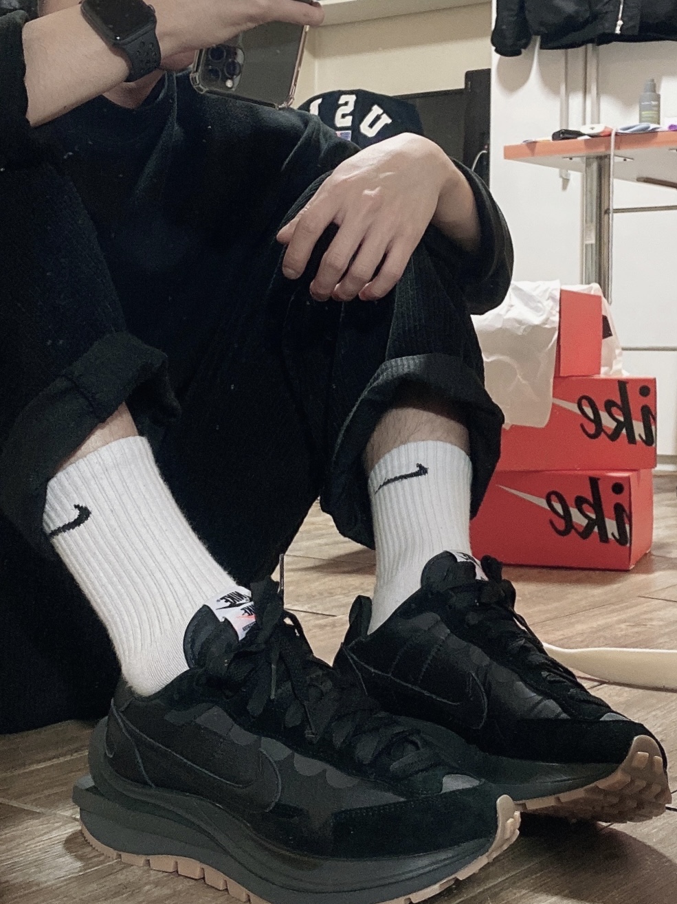 Nike x Sacai VaporWaffle Black and Gum 착용 스타일