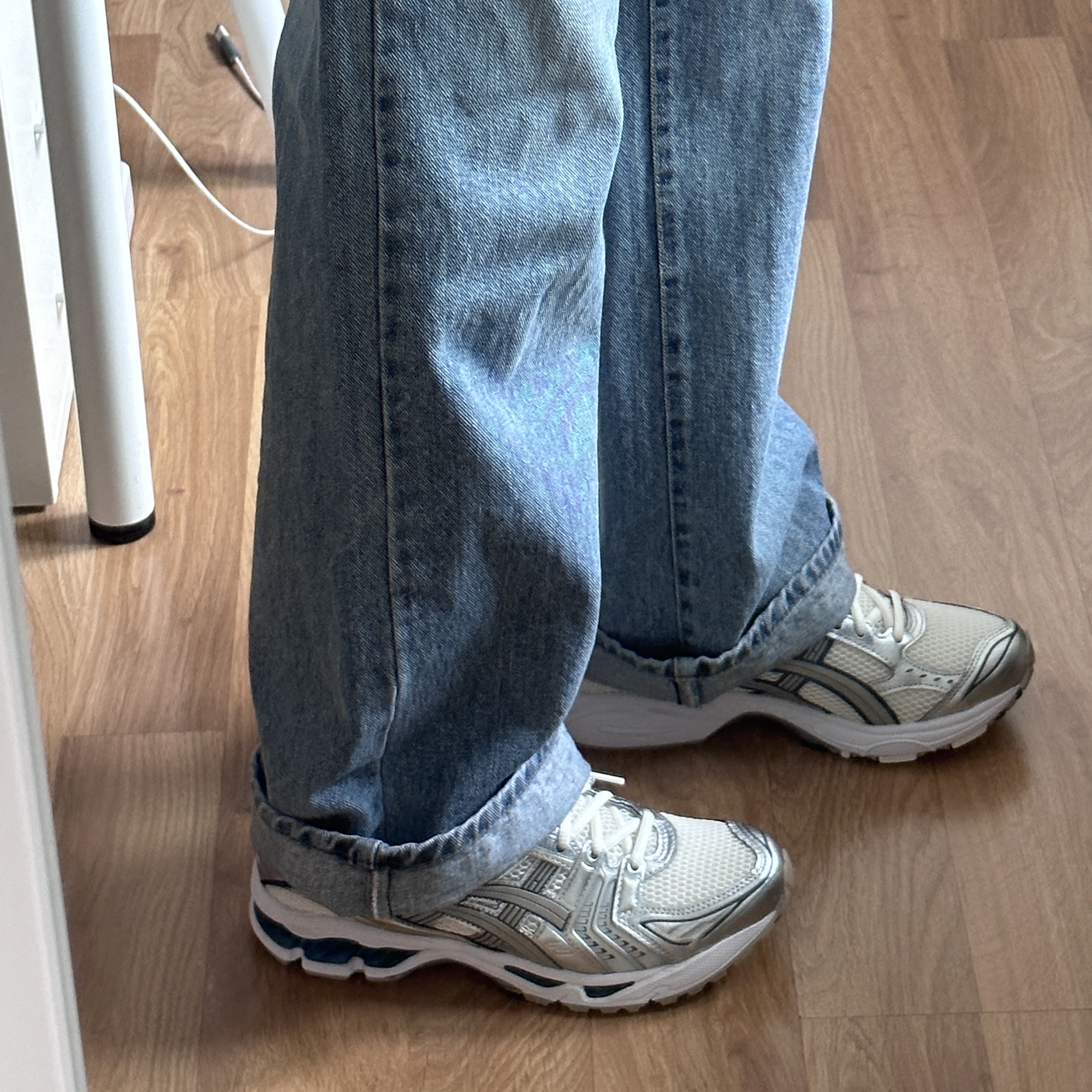 Asics Gel-Kayano 14 Cream Pure Silver 착용 스타일 - 1