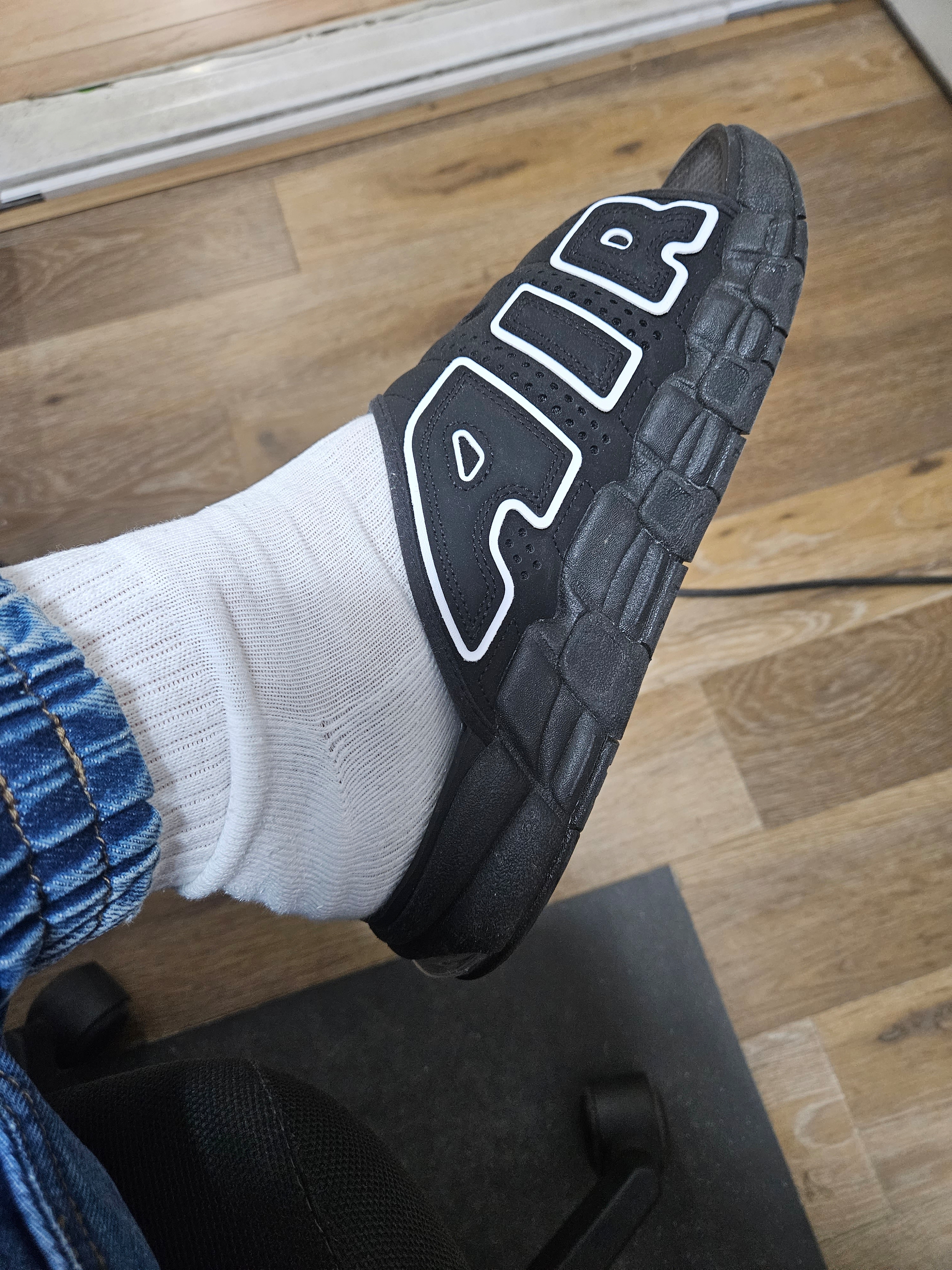 Nike Air More Uptempo Slide Black White 착용 스타일