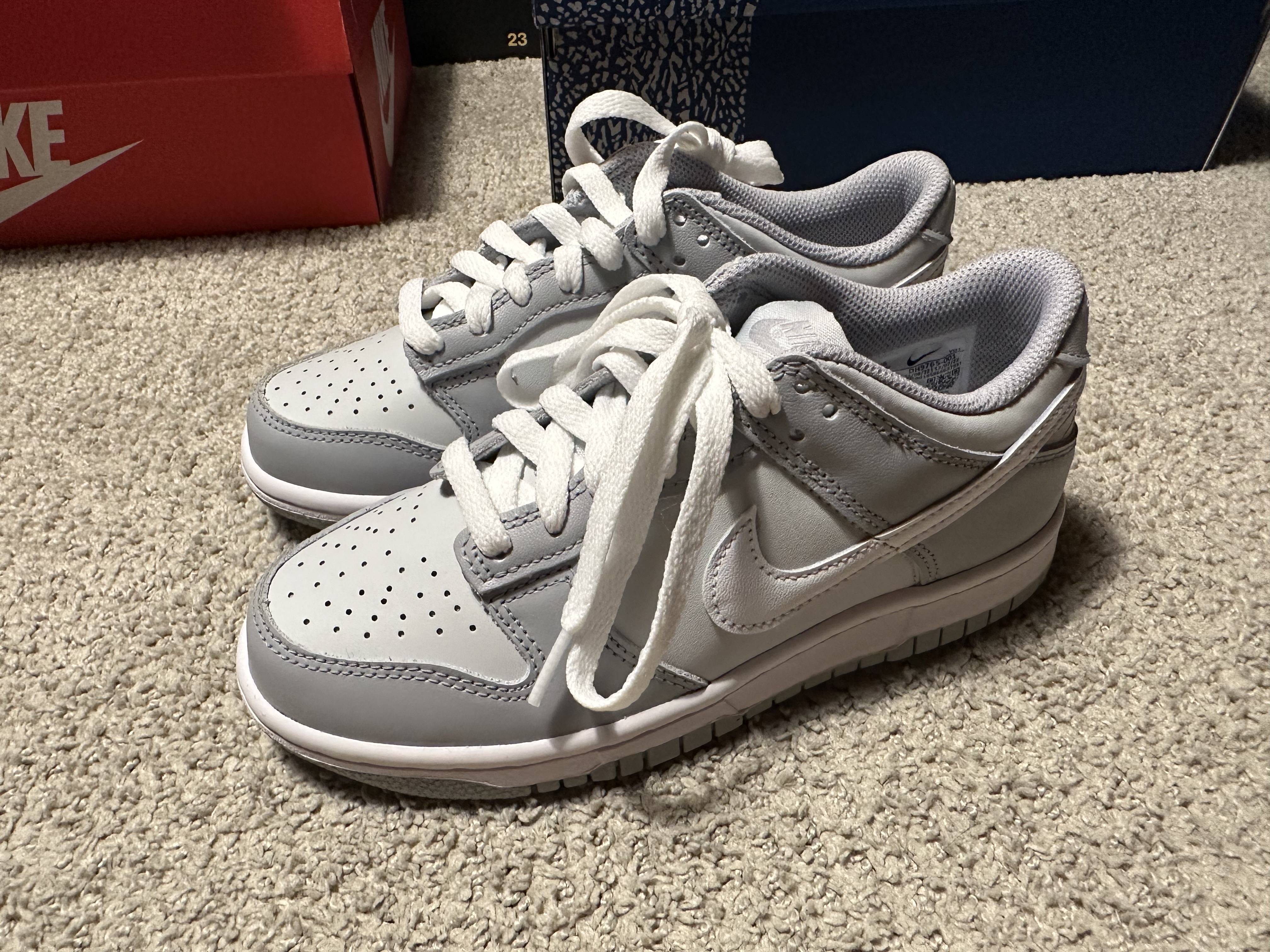 (GS) Nike Dunk Low Wolf Grey 착용 스타일 - 1