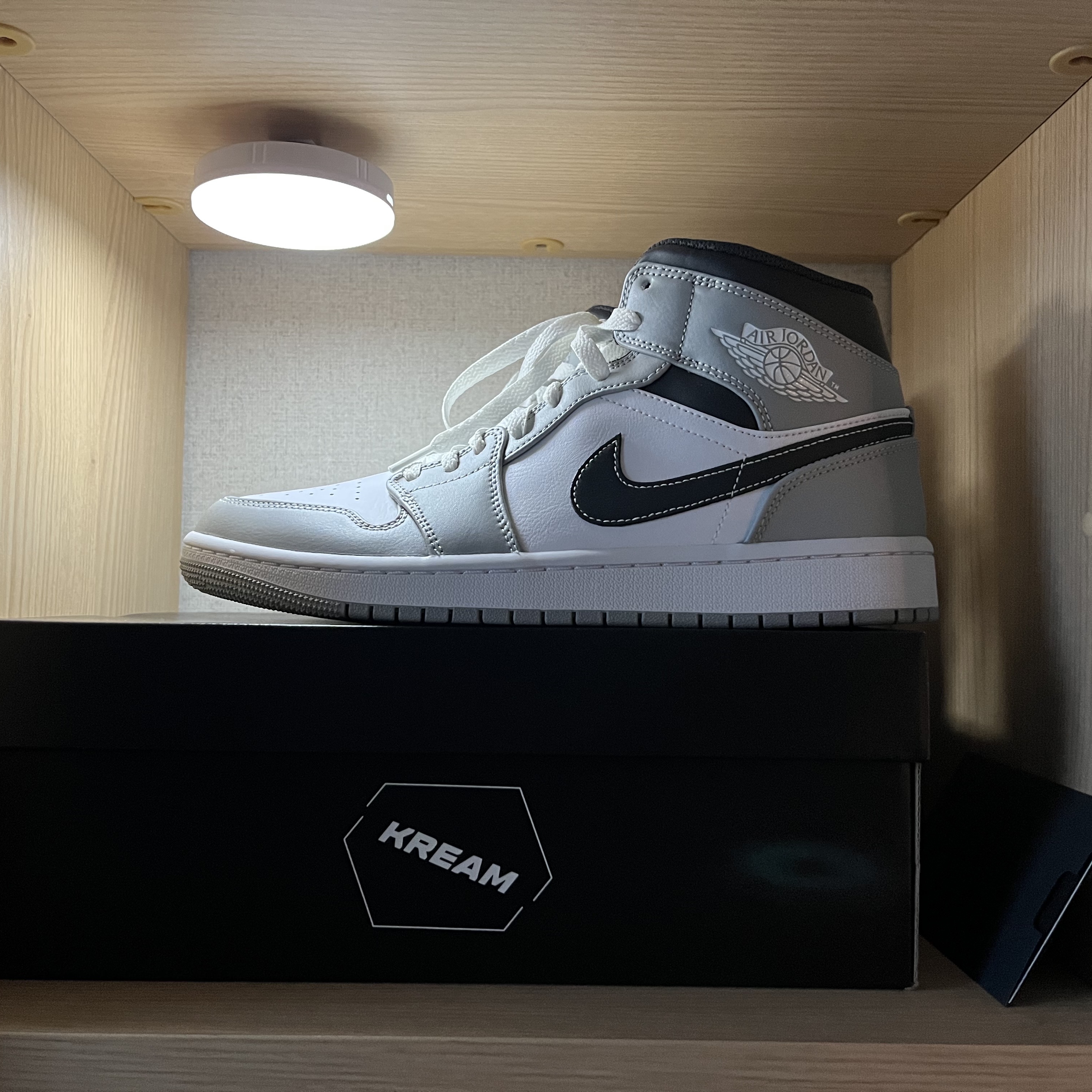 Jordan 1 Mid Light Smoke Grey Anthracite 착용 스타일