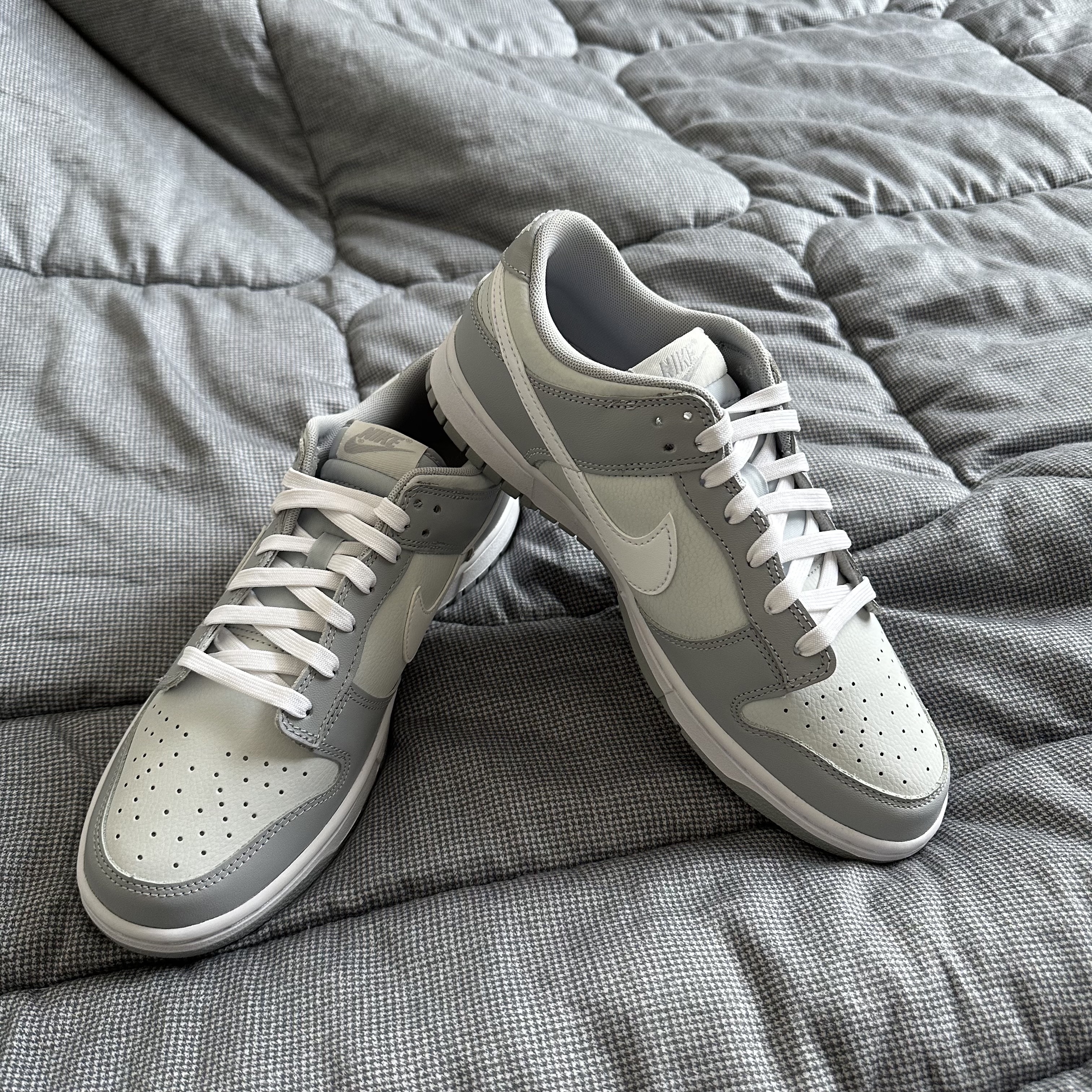Nike Dunk Low Retro Wolf Grey 착용 스타일 - 2