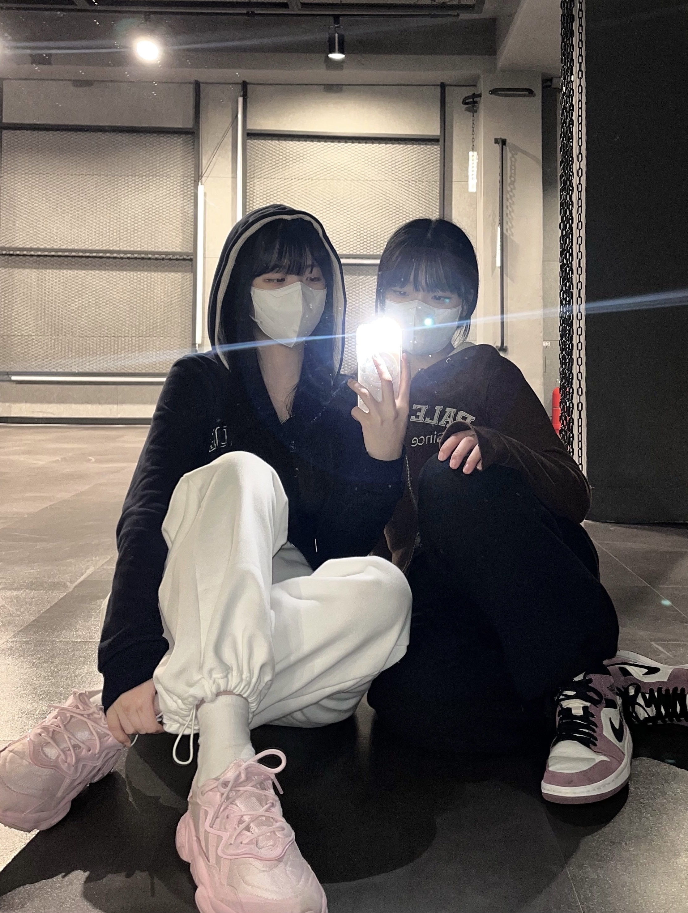 (W) Adidas Ozweego Clear Pink 착용 스타일