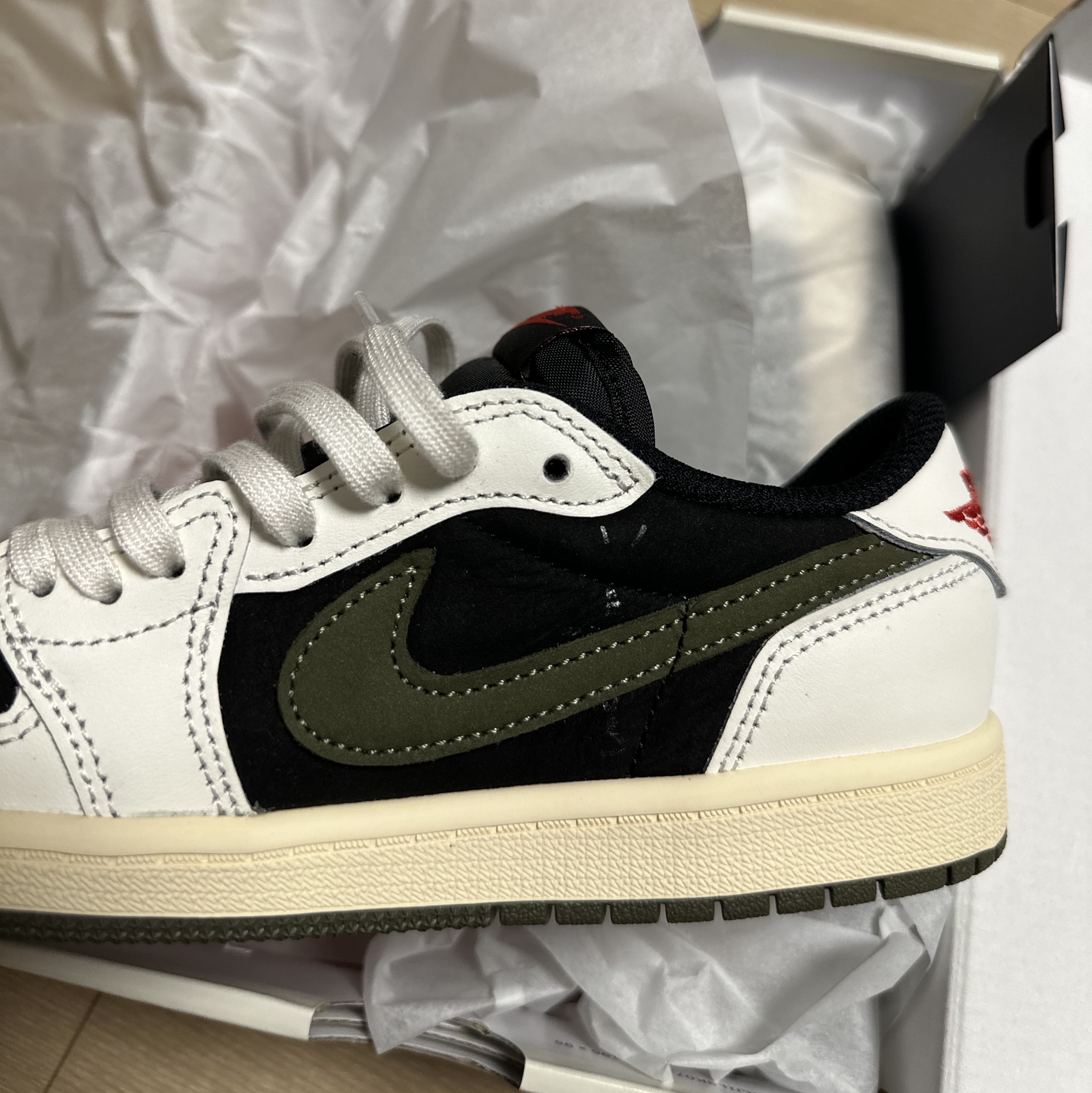 (PS) Jordan 1 x Travis Scott Retro Low OG SP Medium Olive 착용 스타일 - 2
