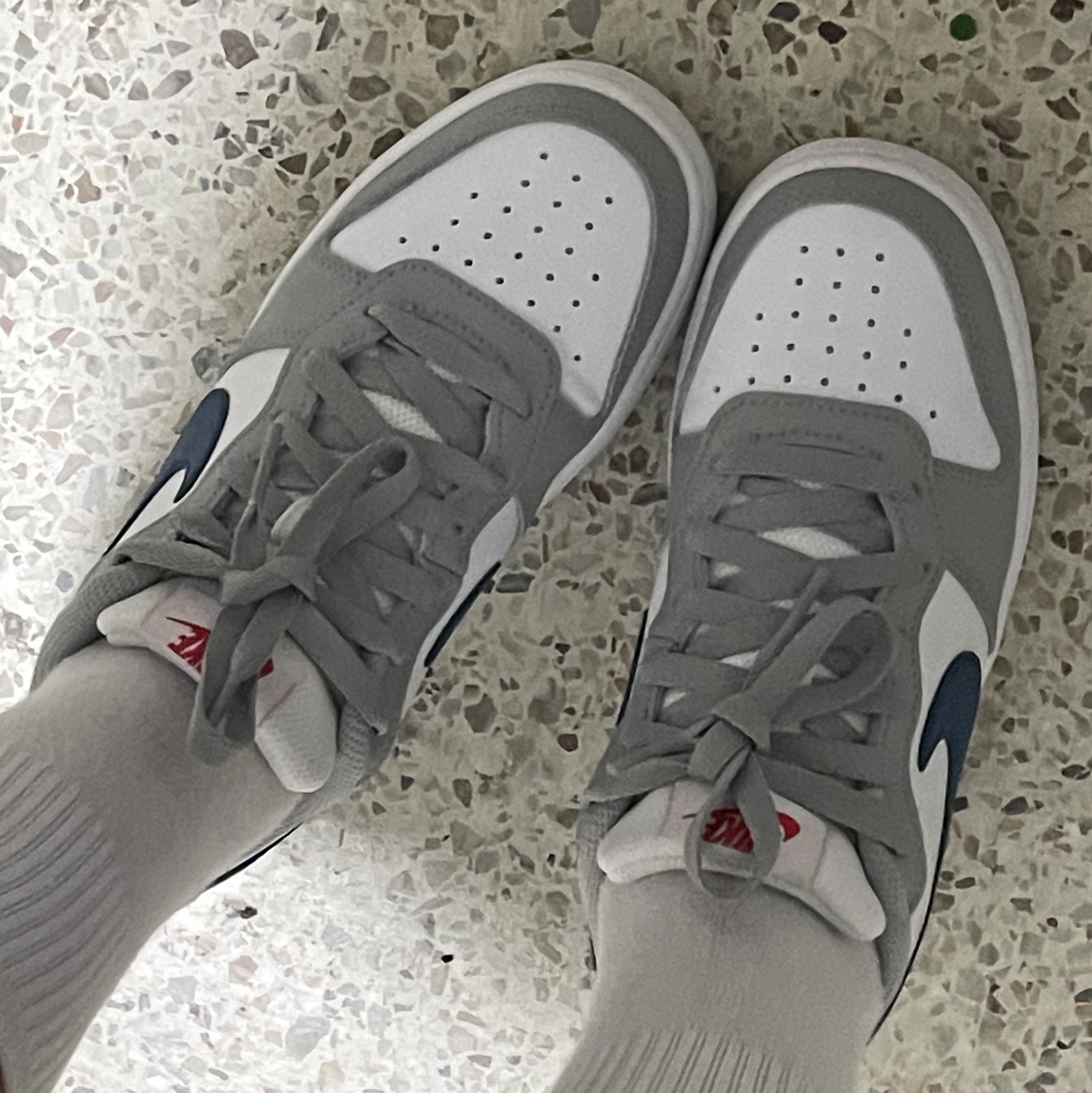 (GS) Nike Court Borough Low 2 Light Smoke Grey 착용 스타일 - 2