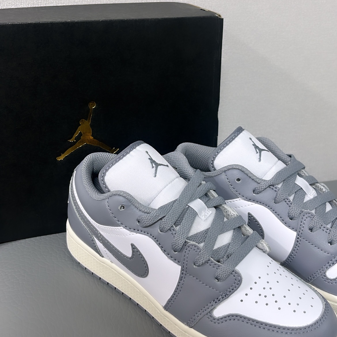 (GS) Jordan 1 Low Stealth and White 착용 스타일