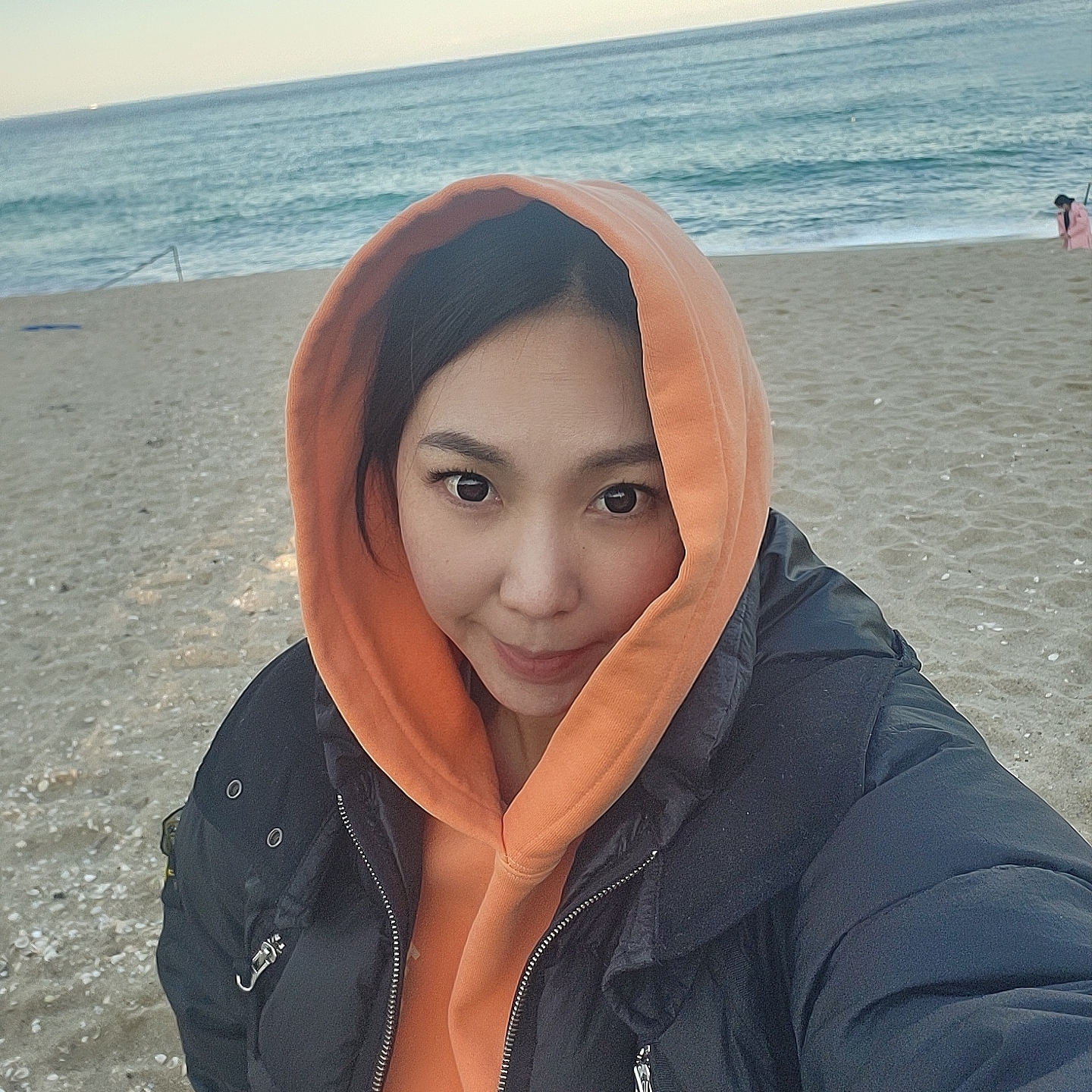 IAB Studio Pigment Hoodie & Sack Salmon 착용 스타일