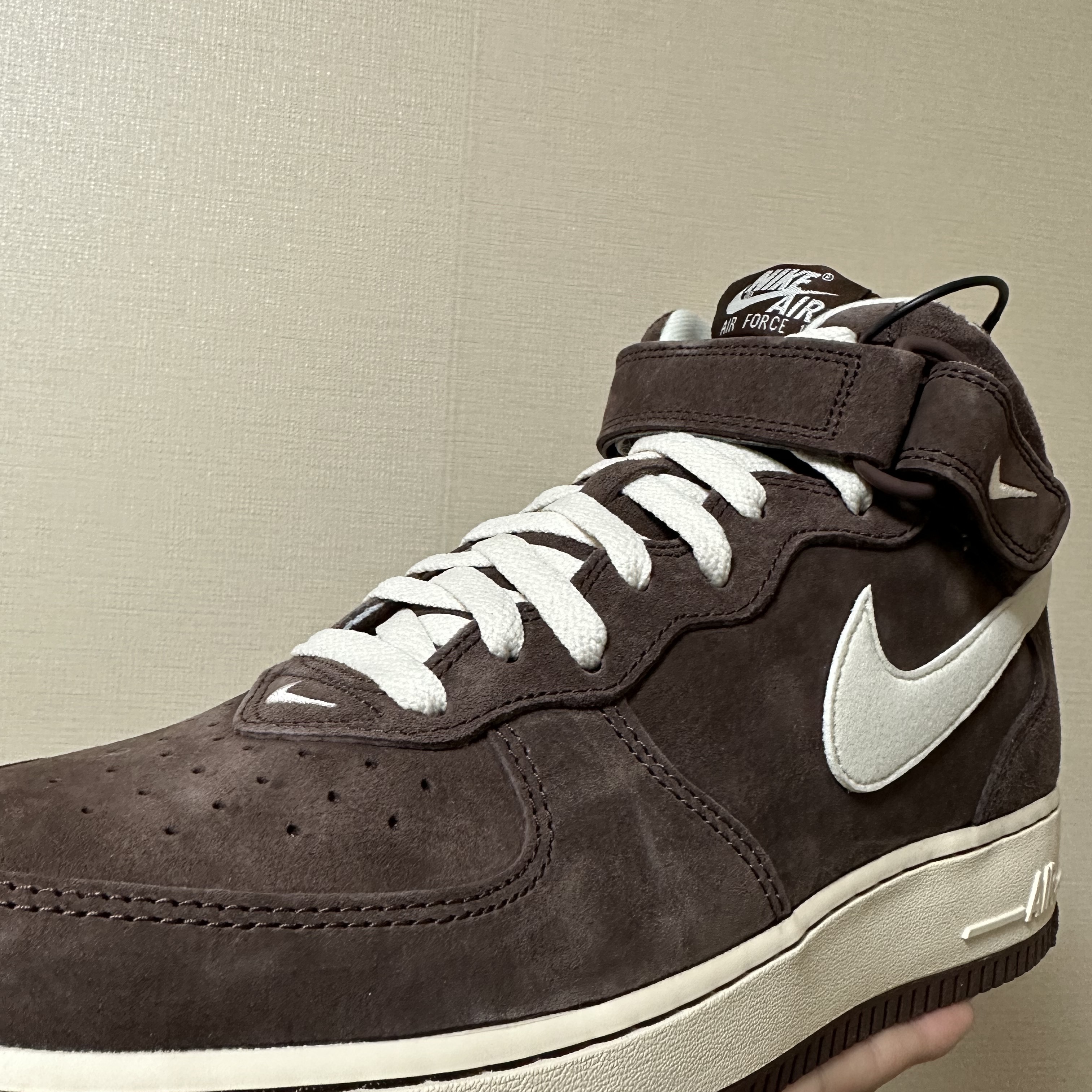 Nike Air Force 1 Mid '07 QS Chocolate 착용 스타일 - 1