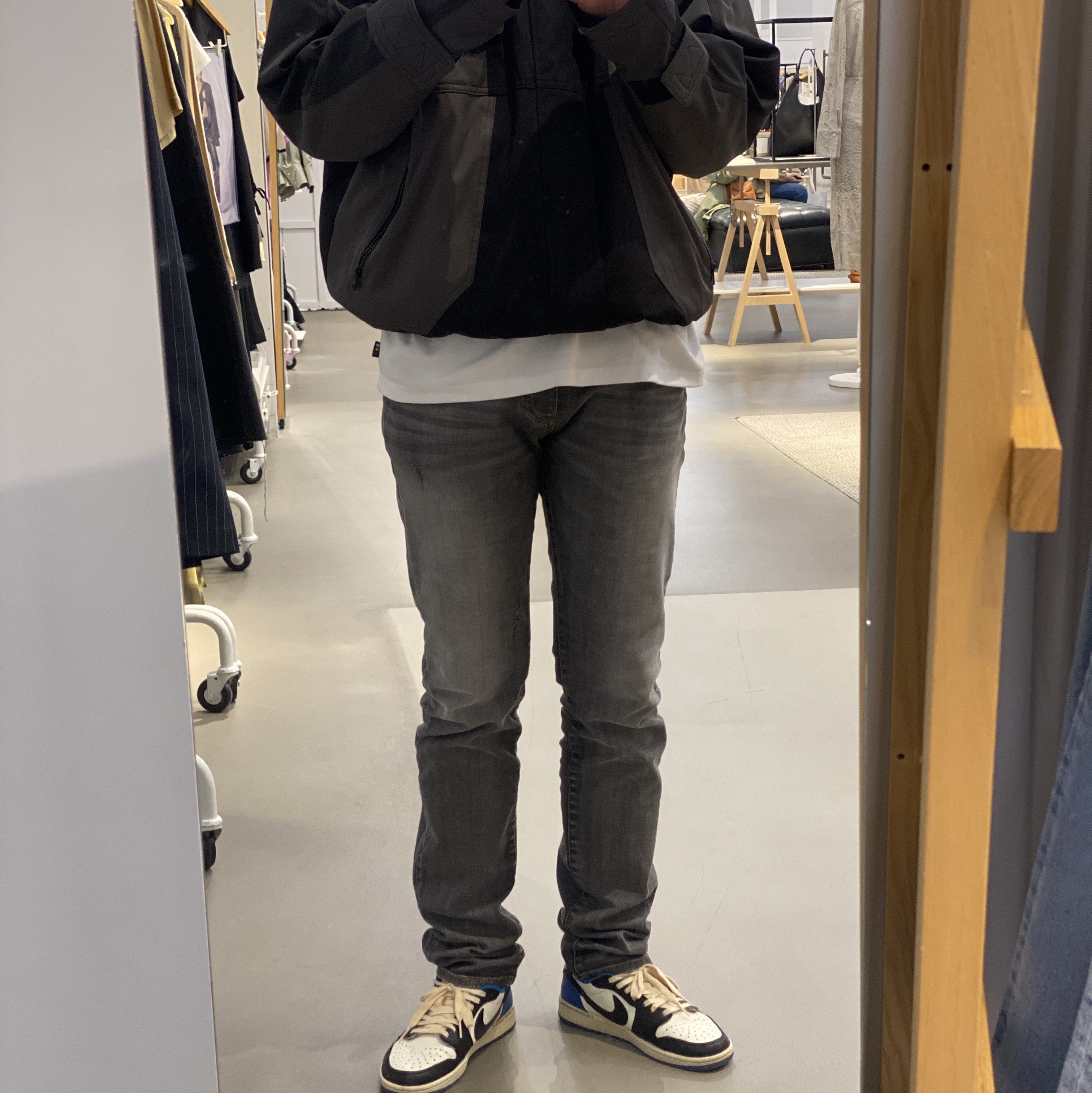 Undermycar Legion.03 Slim Fit Blue Stitch Washed Jeans Washed Gray, Undermycar Oak Double Chest Flap Shell Parka Vetiver - 22FW 착용 스타일