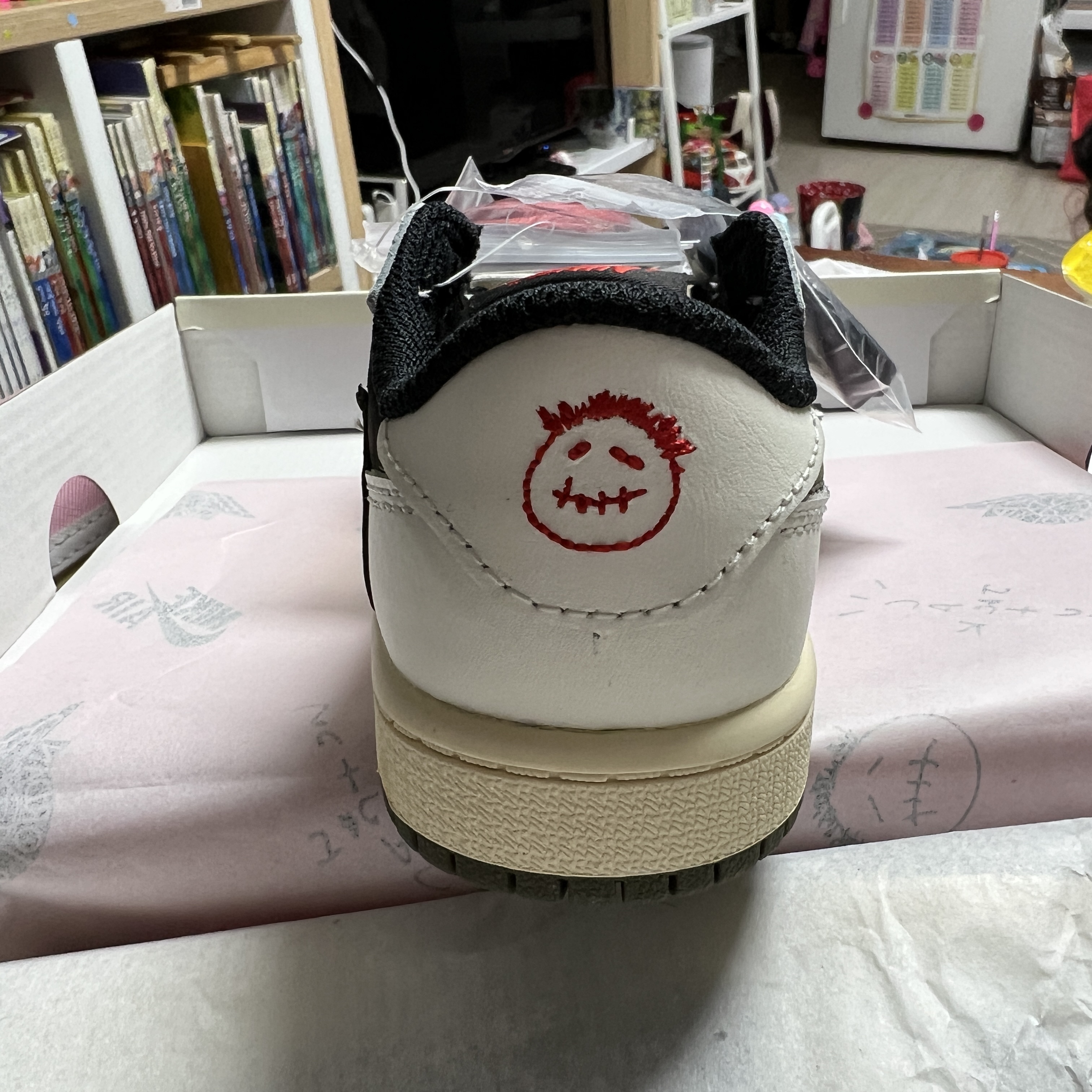 (PS) Jordan 1 x Travis Scott Retro Low OG SP Medium Olive 착용 스타일 - 2