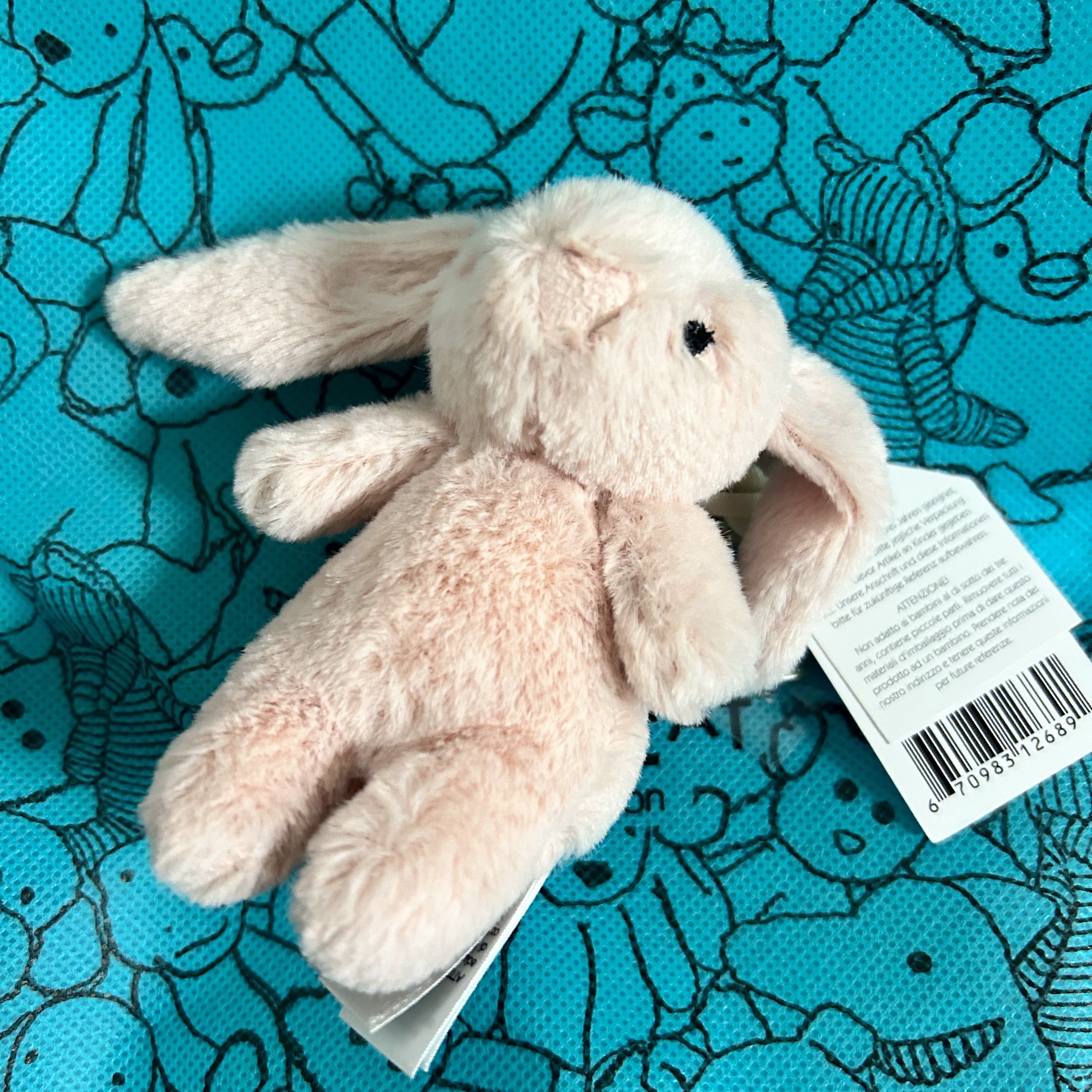 Jellycat Bashful Bunny Bag Charm Blush 착용 스타일