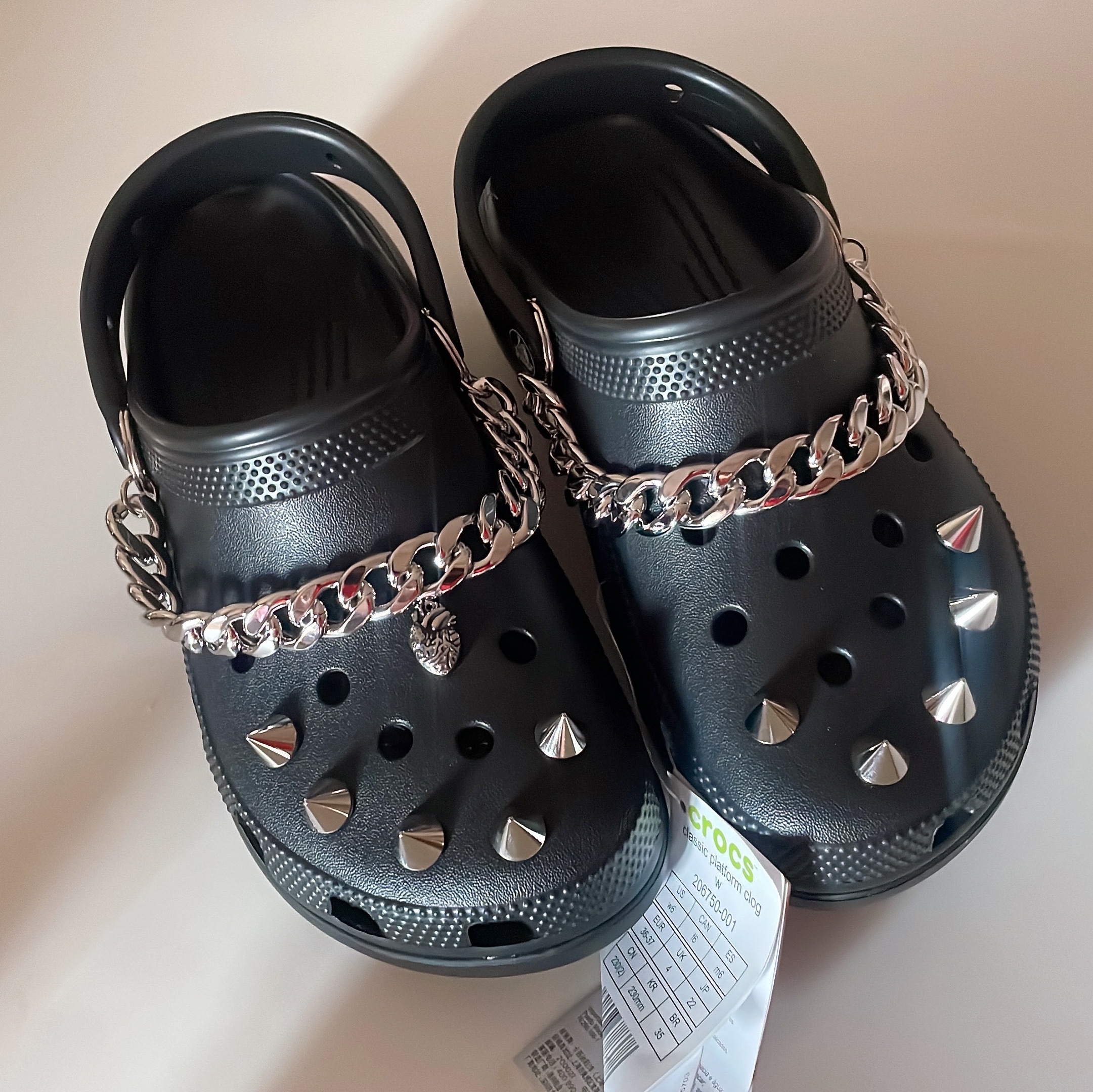 (W) Crocs Classic Platform Clog Black 착용 스타일