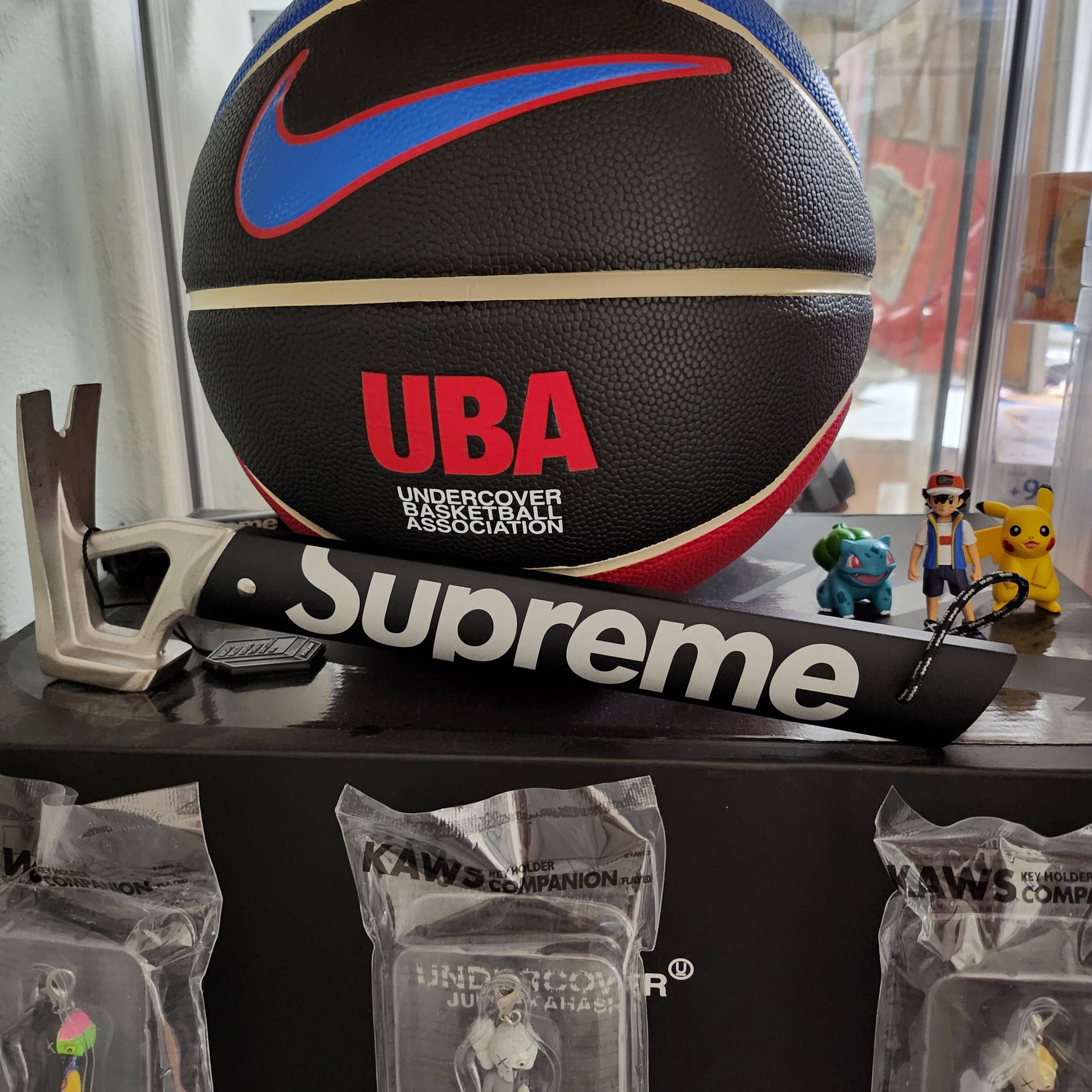 Supreme MSR Camp Hammer Black - 23SS, Kaws Tokyo First Companion Flayed Keychain (Set of 3) 착용 스타일
