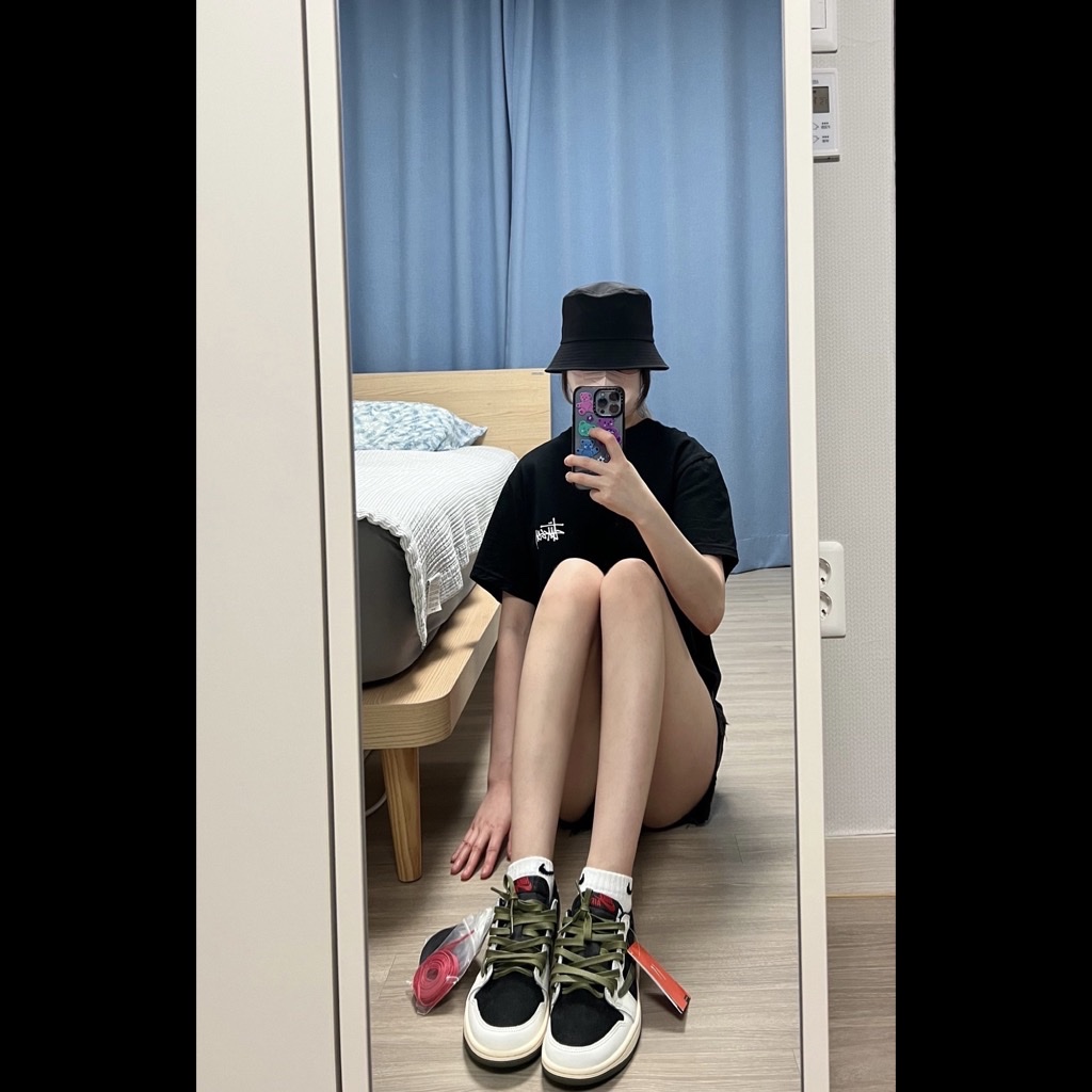 (W) Jordan 1 x Travis Scott Retro Low OG SP Medium Olive 착용 스타일