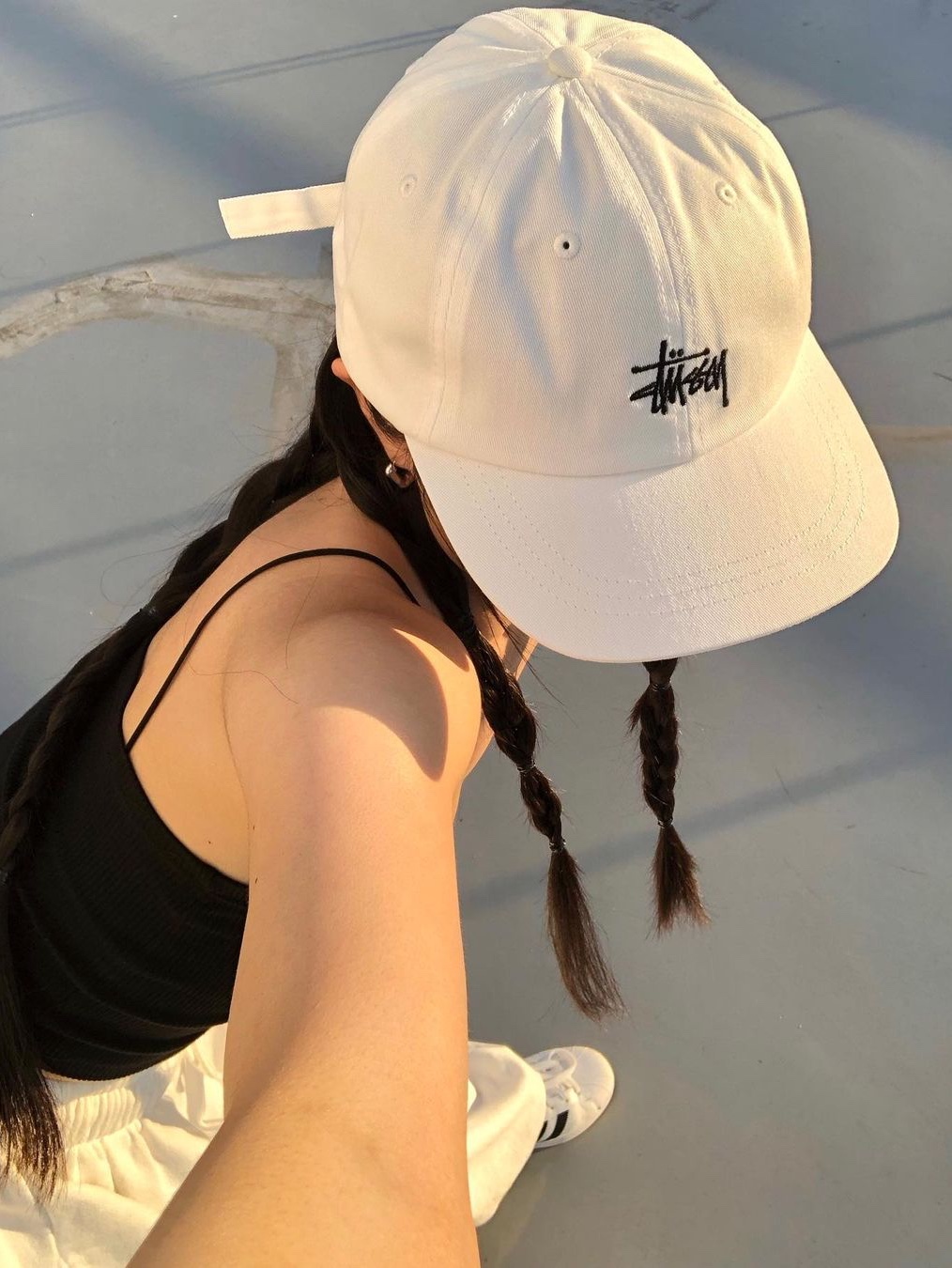 Stussy Stock Low Pro Cap Natural 착용 스타일