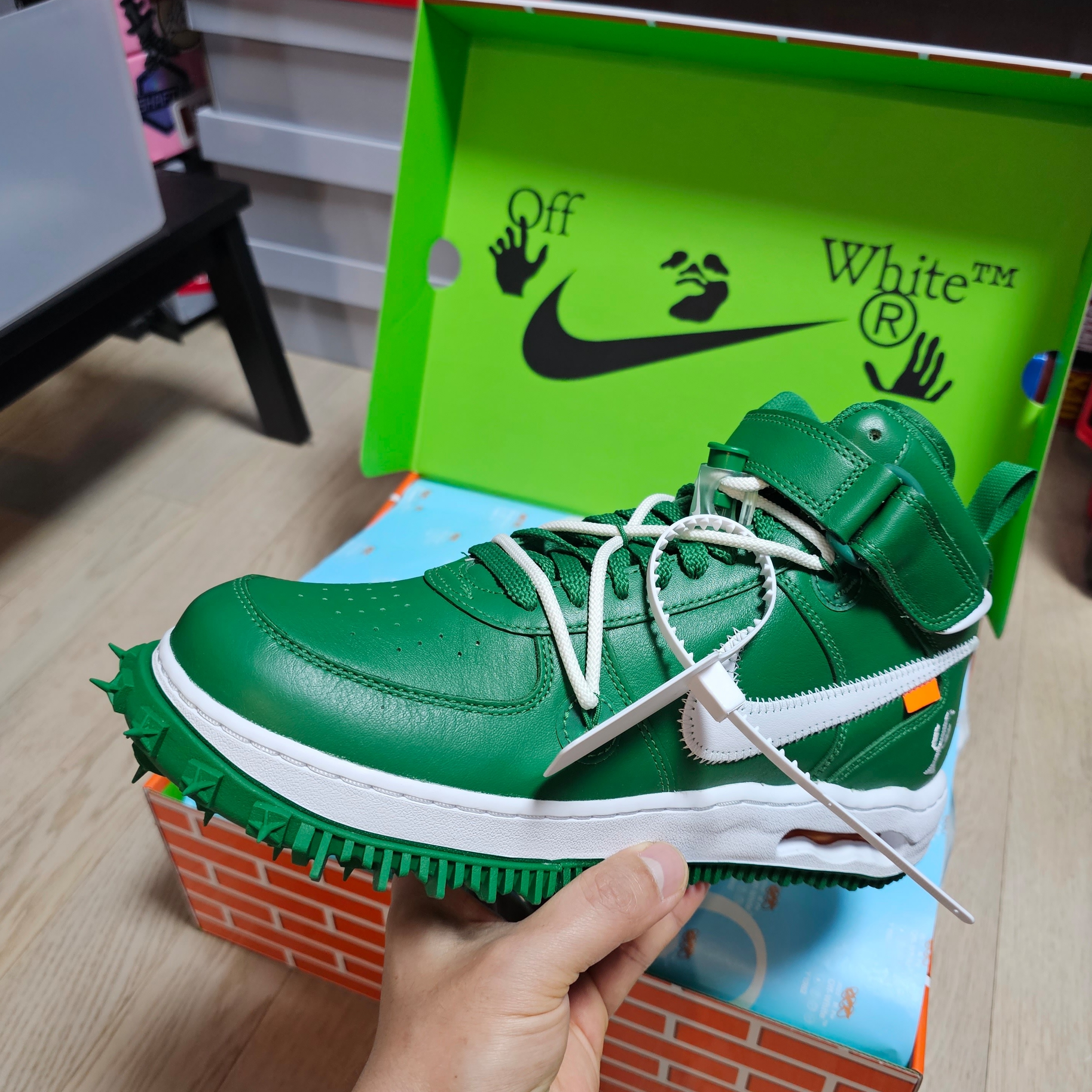 Nike x Off-White Air Force 1 Mid SP Leather Pine Green 착용 스타일 - 2