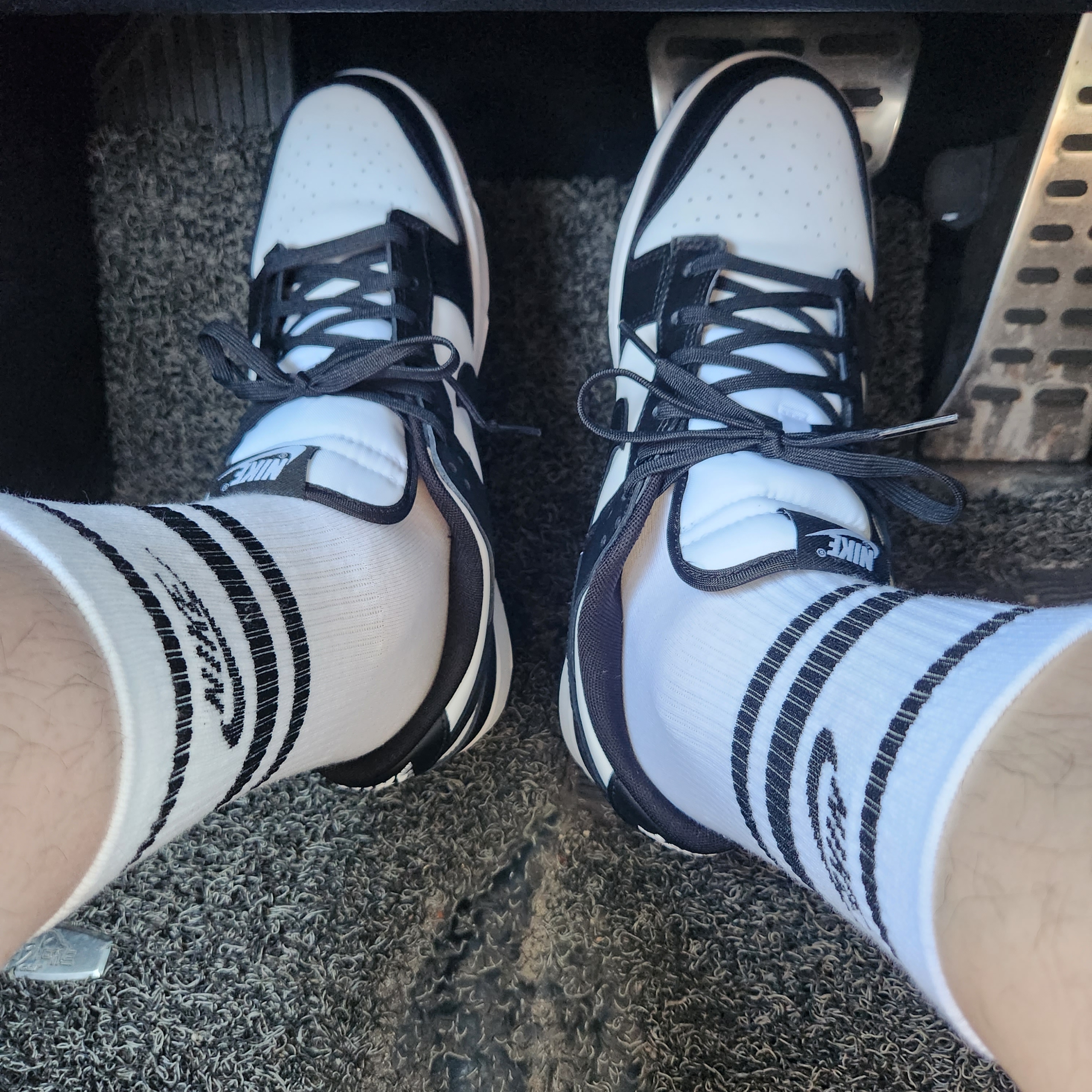 Nike Air More Uptempo Slide Black White 착용 스타일