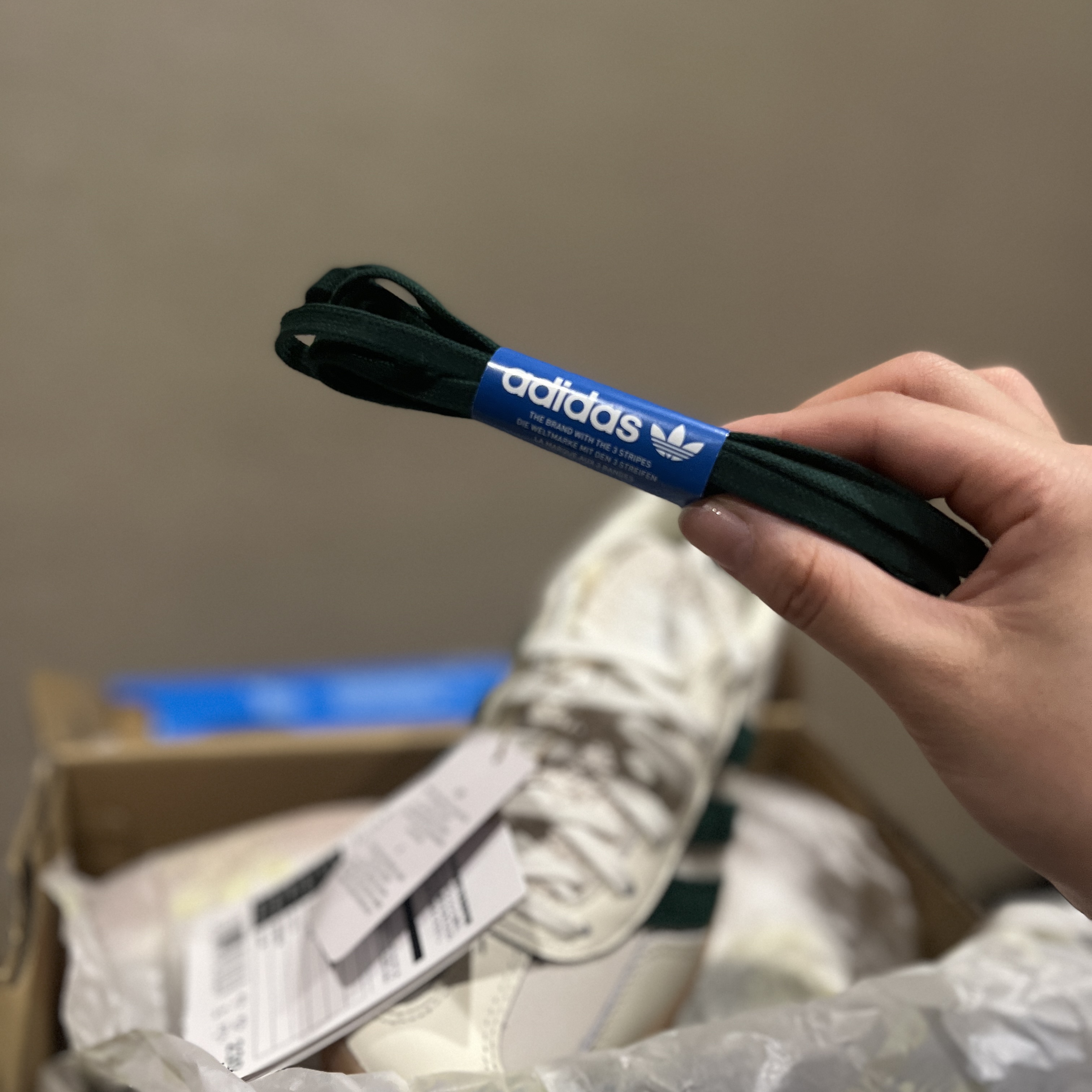 Adidas x Emmi Gazelle Indoor Off White Dark Green 착용 스타일 - 3