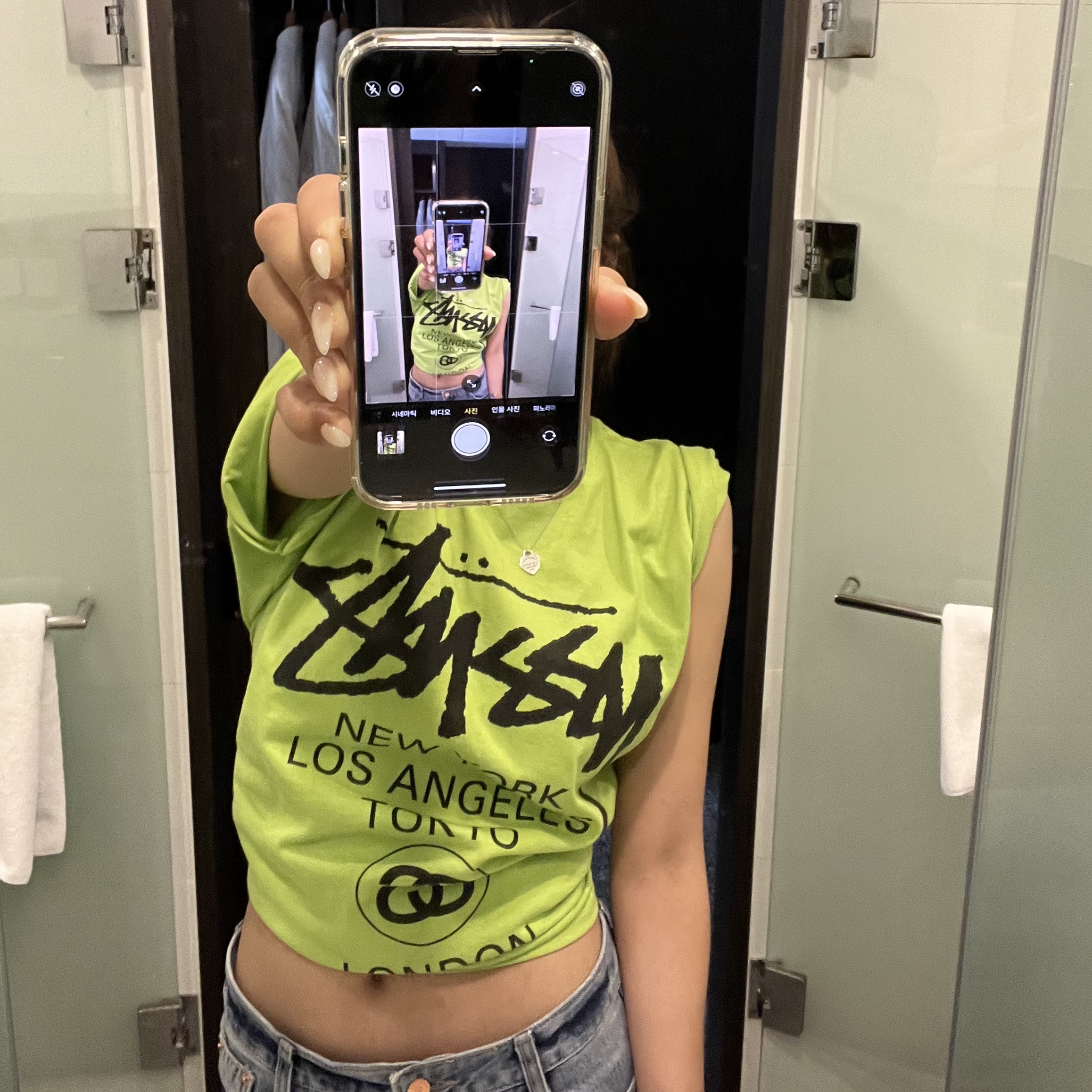 Stussy World Tour T-Shirt Tea 2023 착용 스타일 - 2