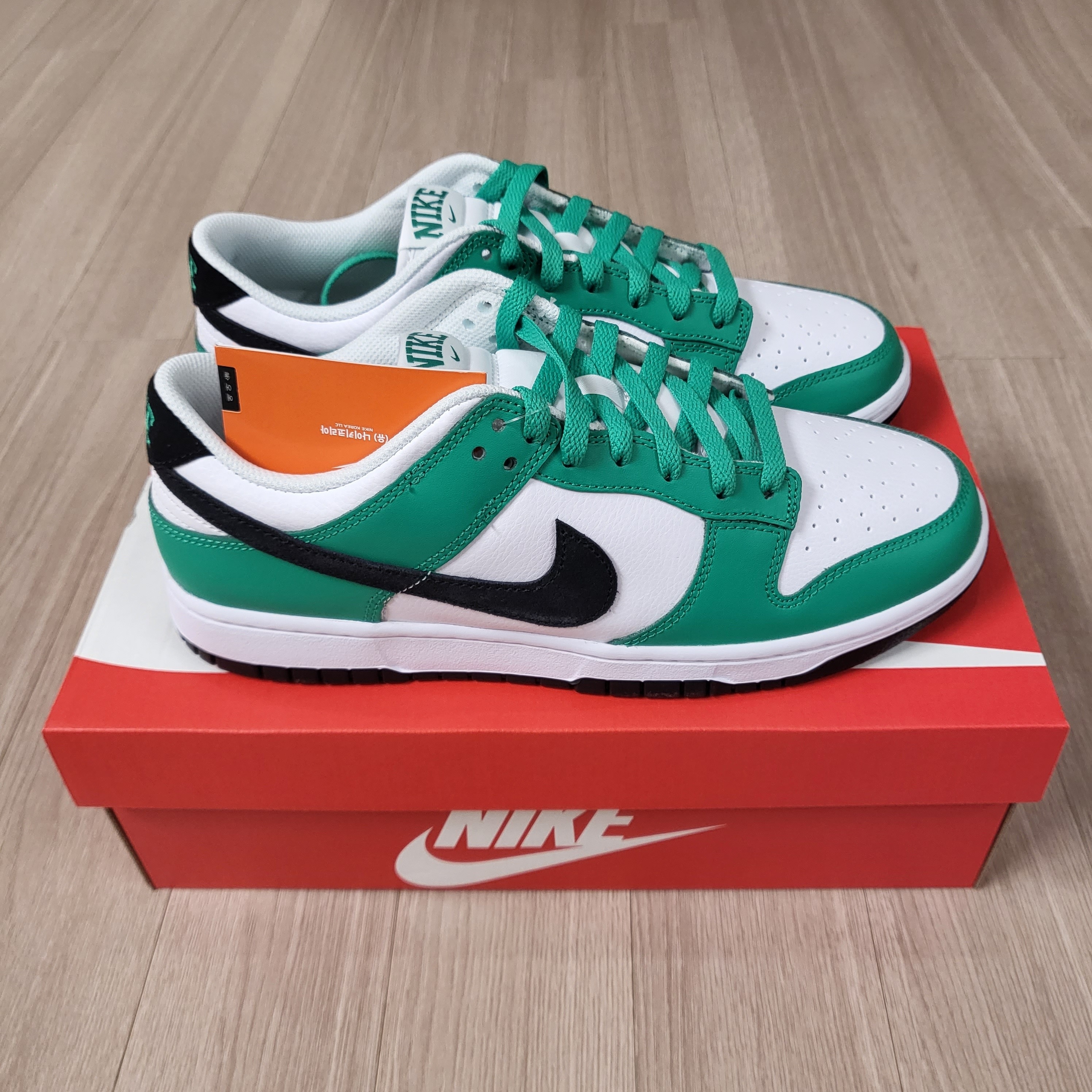 Nike Dunk Low White Green 착용 스타일