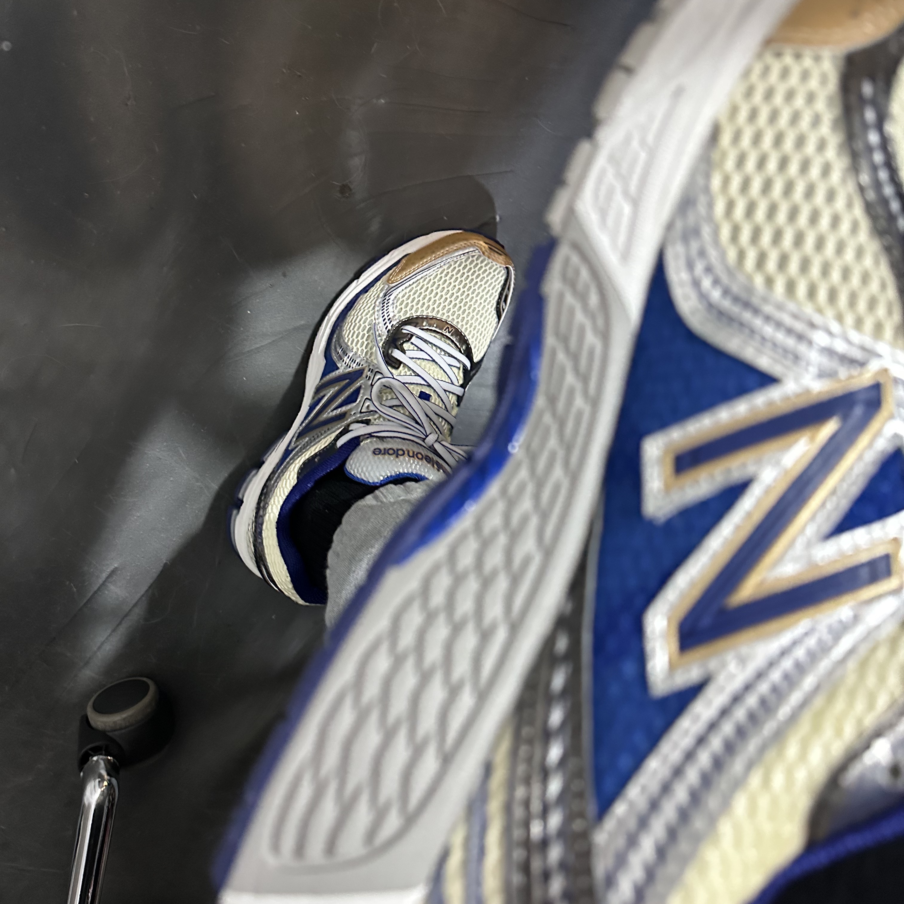 New Balance x Aime Leon Dore 860v2 Blue 착용 스타일 - 2