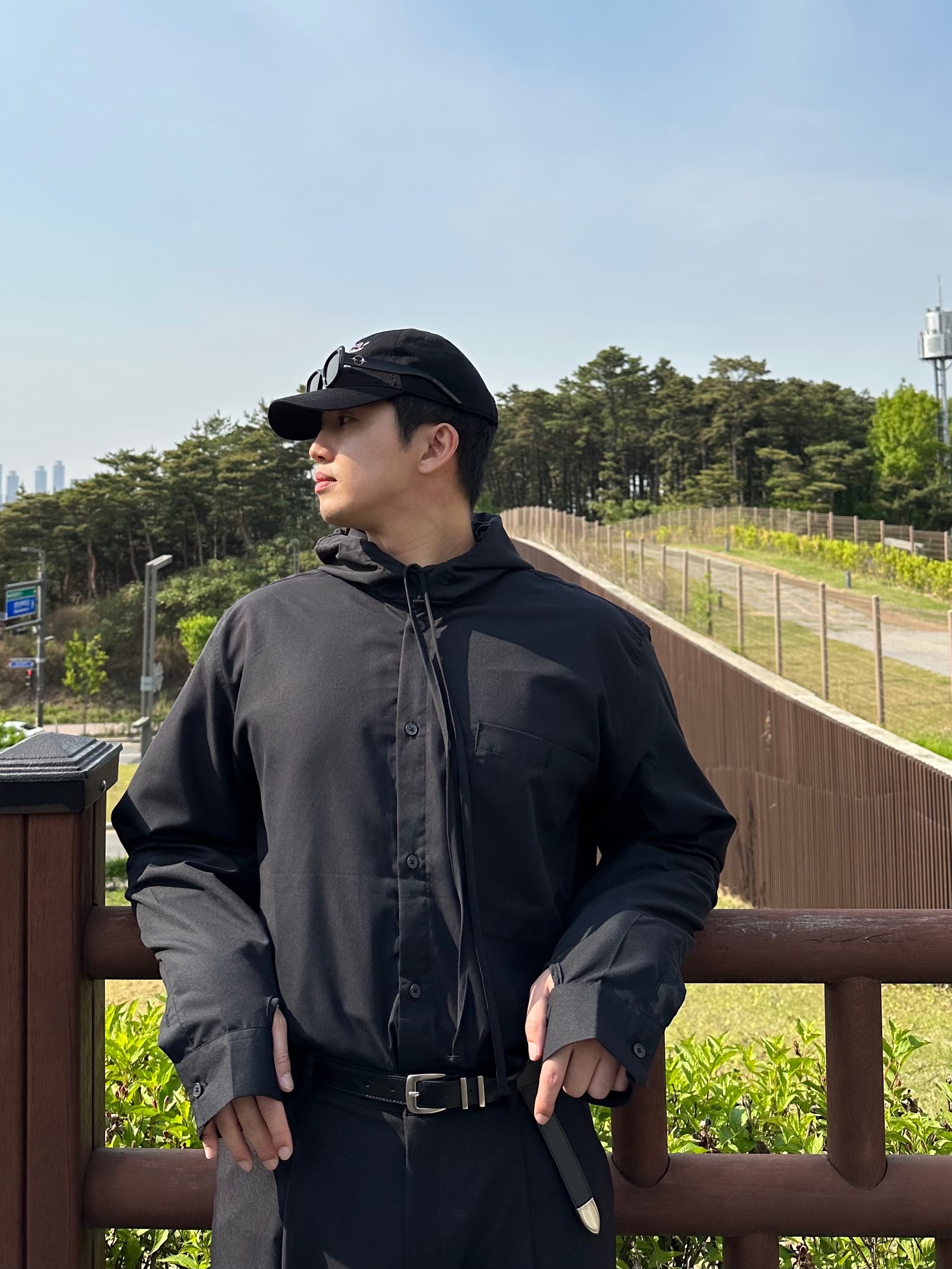 아디다스 x 마크 곤잘레스 알로하 슈퍼 라이트 오키드 코어 블랙 착용 스타일 - 4