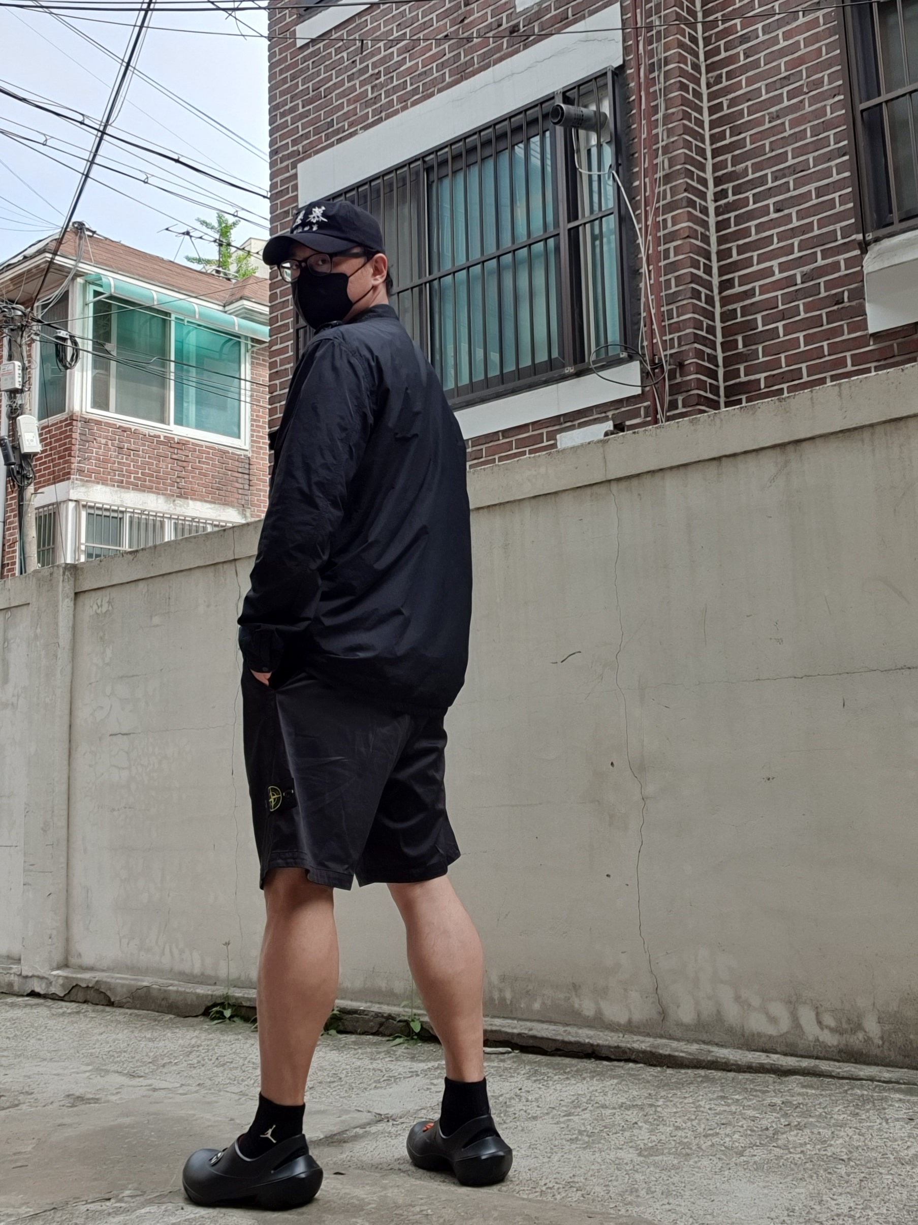 Stone Island 11303 Naslan Light Overshirt Black - 20FW, Stone Island L13F2 Ghost Piece Stretch Cotton Lyocell Garment Dyed Bermuda Shorts Black - 22SS 착용 스타일
