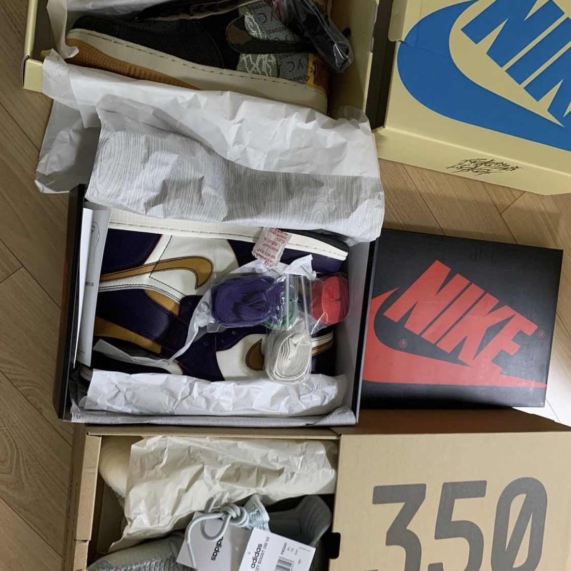 Jordan 1 Retro High OG Defiant SB LA to Chicago, Nike x Travis Scott Air Force 1 Low Cactus Jack 착용 스타일