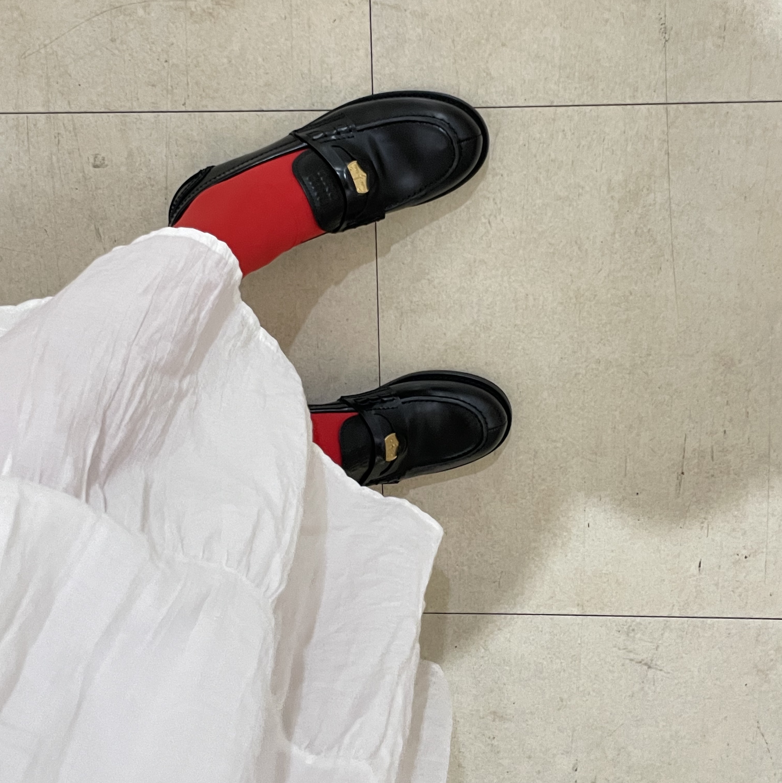 (W) Miu Miu Leather Penny Loafers Black 착용 스타일