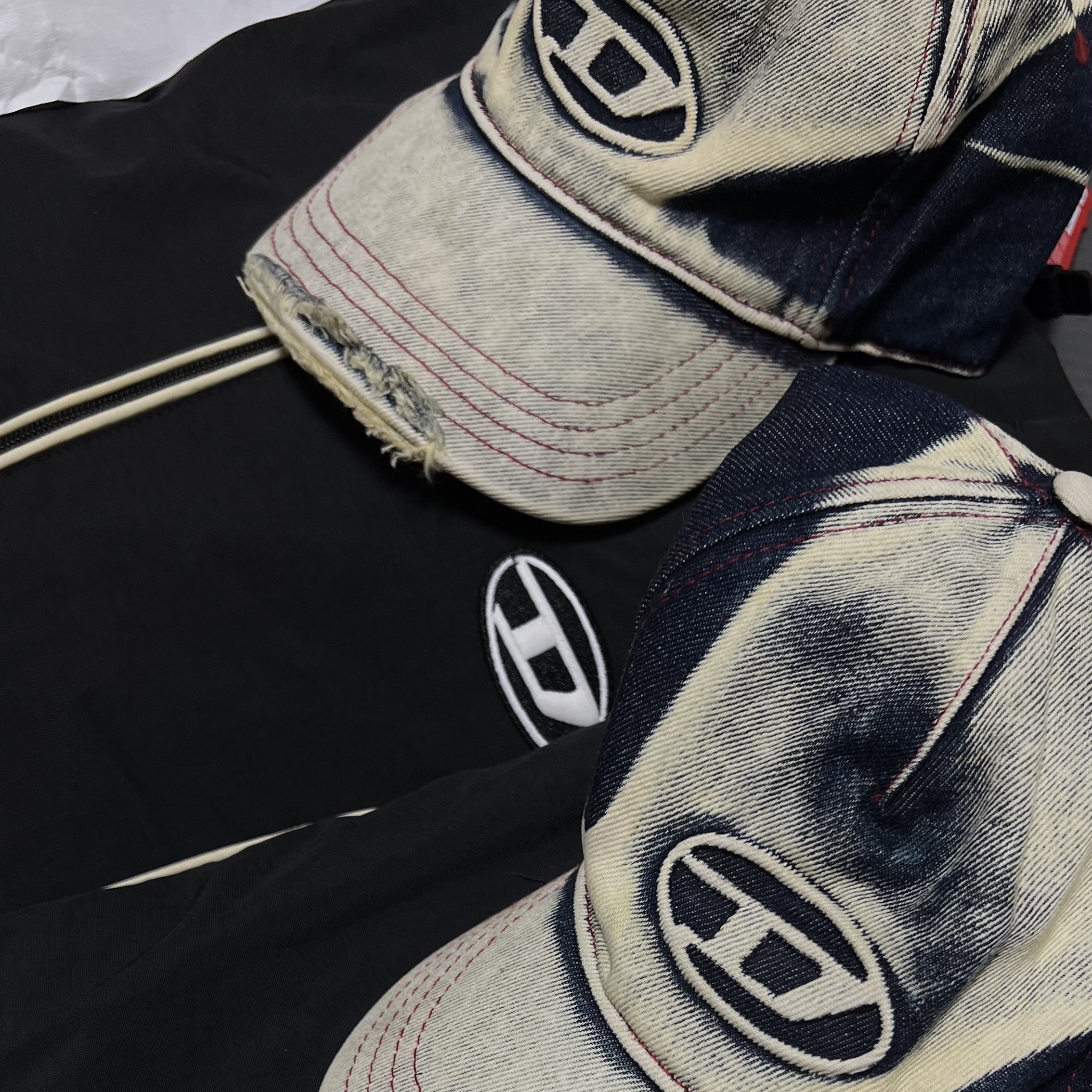 Diesel C-Seymon Treated Denim Baseball Cap Blue White, Diesel J-Hives Windbreaker with Contrast Piping Black 착용 스타일