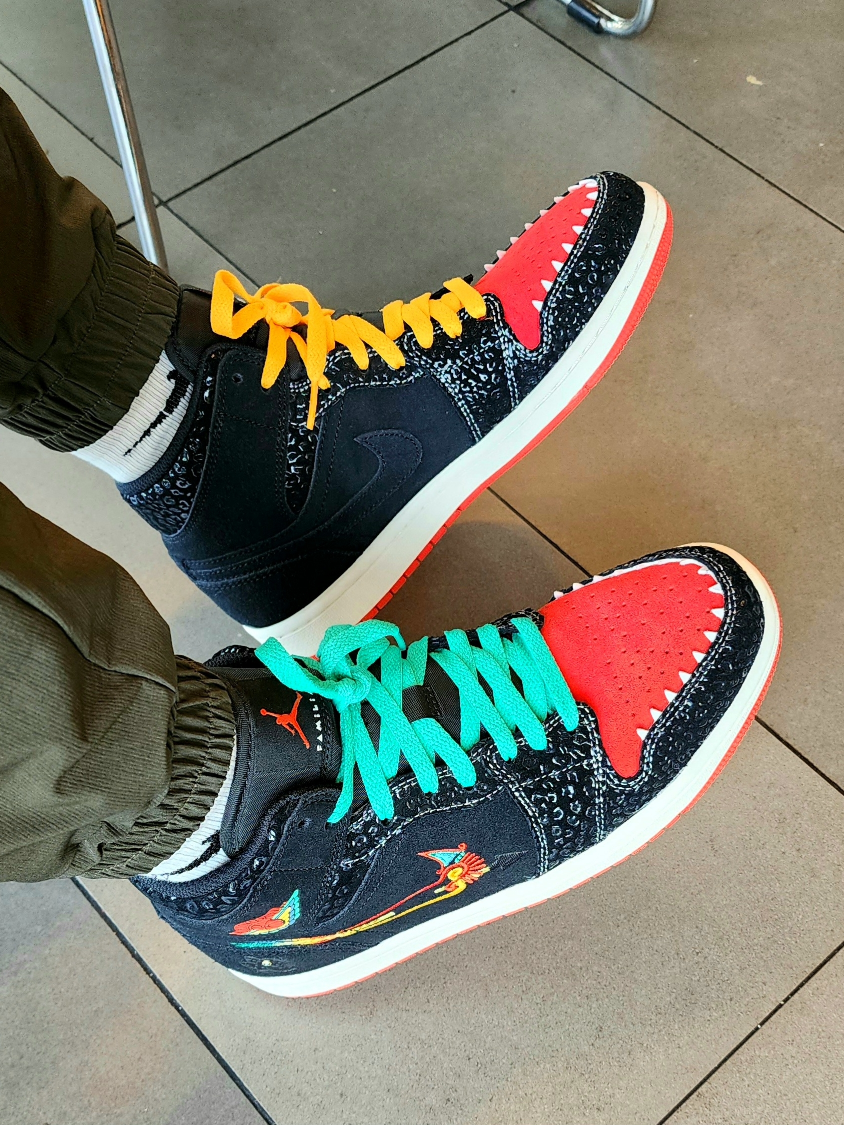 Jordan 1 Mid SE Siempre Familia 착용 스타일