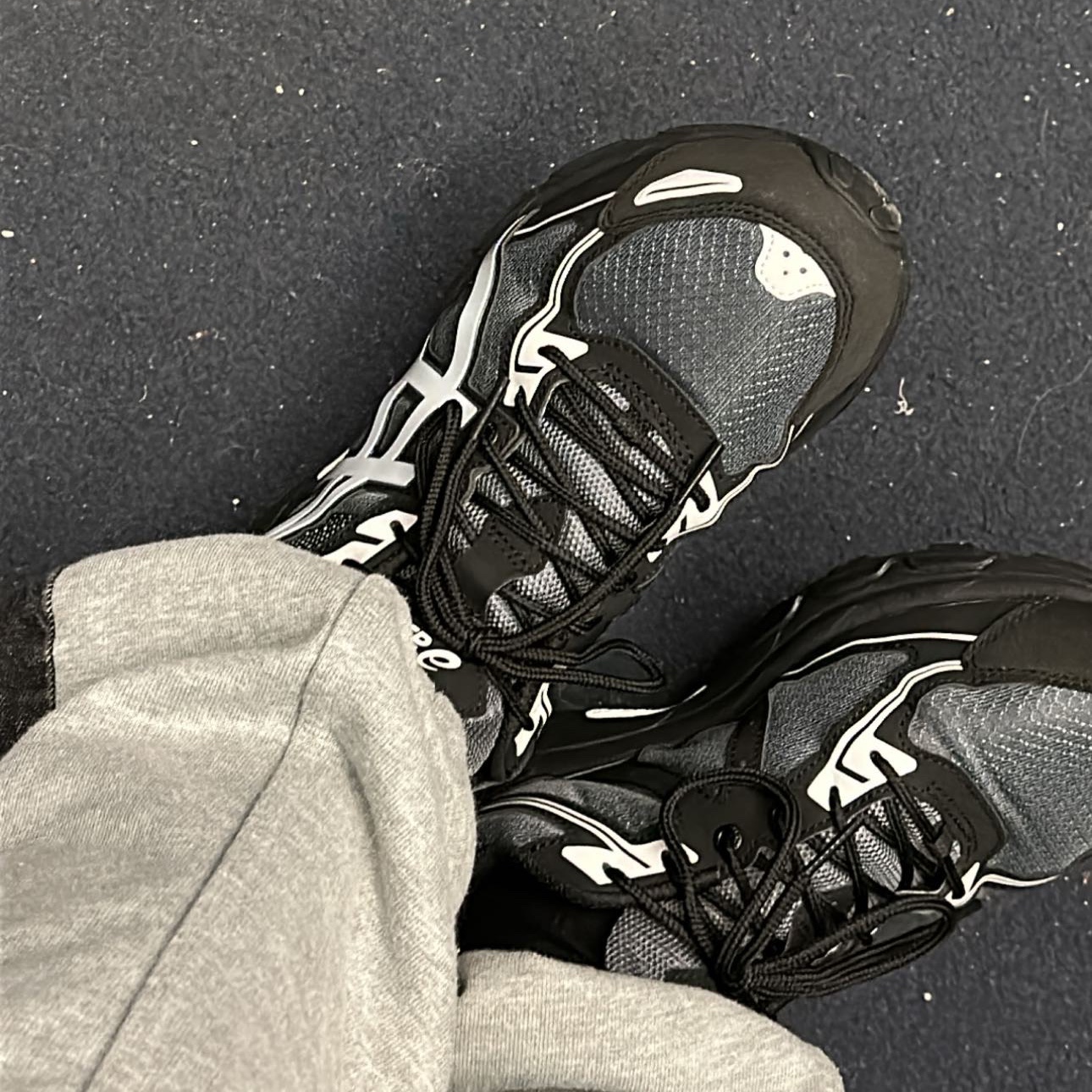 Asics Gel-Venture 6 Carrier Grey 착용 스타일