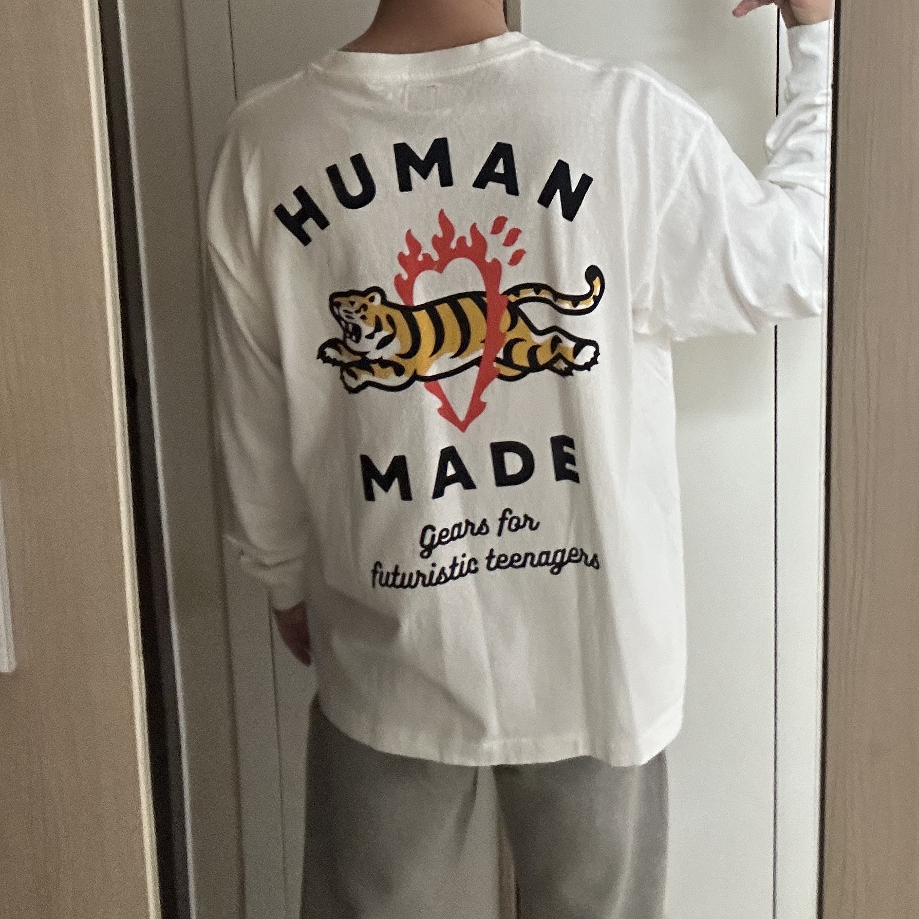 Essentials 1977 Relaxed Sweatpants Dark Oatmeal - 22SS, Human Made Graphic L/S T-Shirt #3 White 착용 스타일 - 2