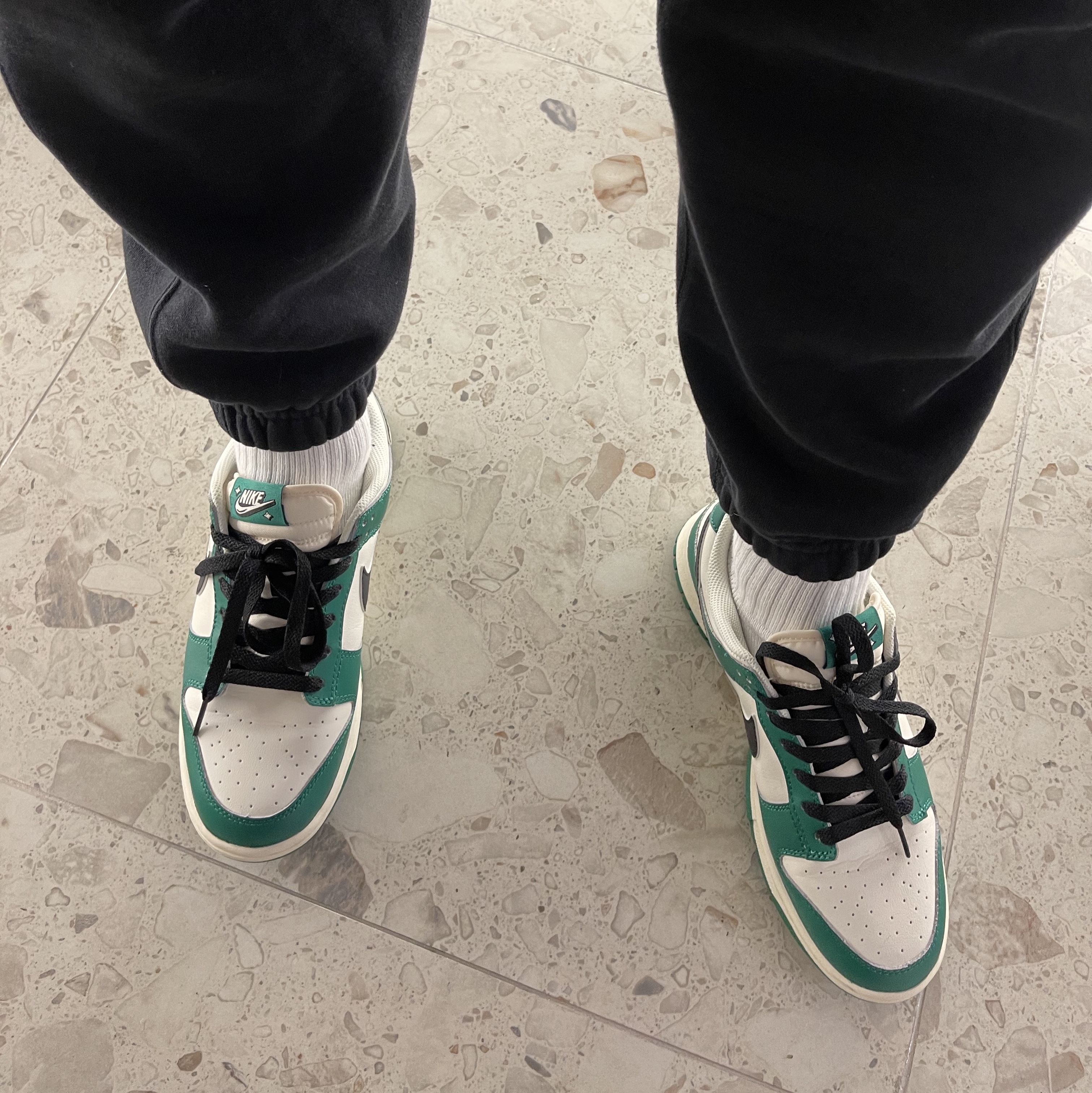 Nike Dunk Low Retro SE Jackpot Malachite 착용 스타일