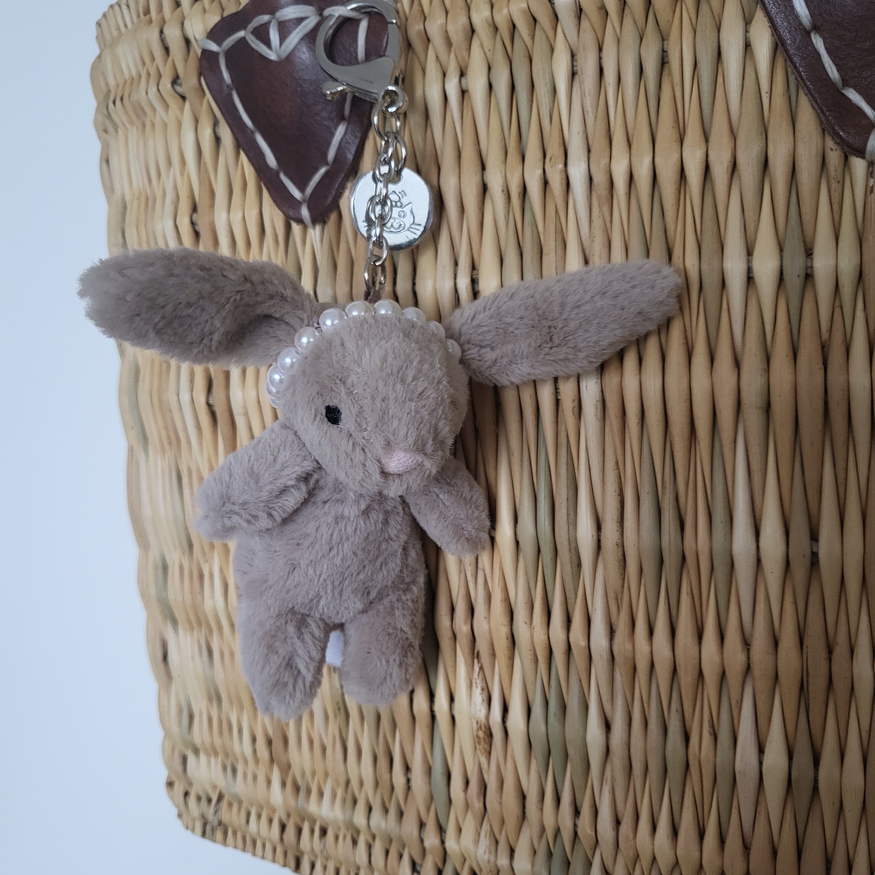 Jellycat Bashful Bunny Bag Charm Beige 착용 스타일 - 1