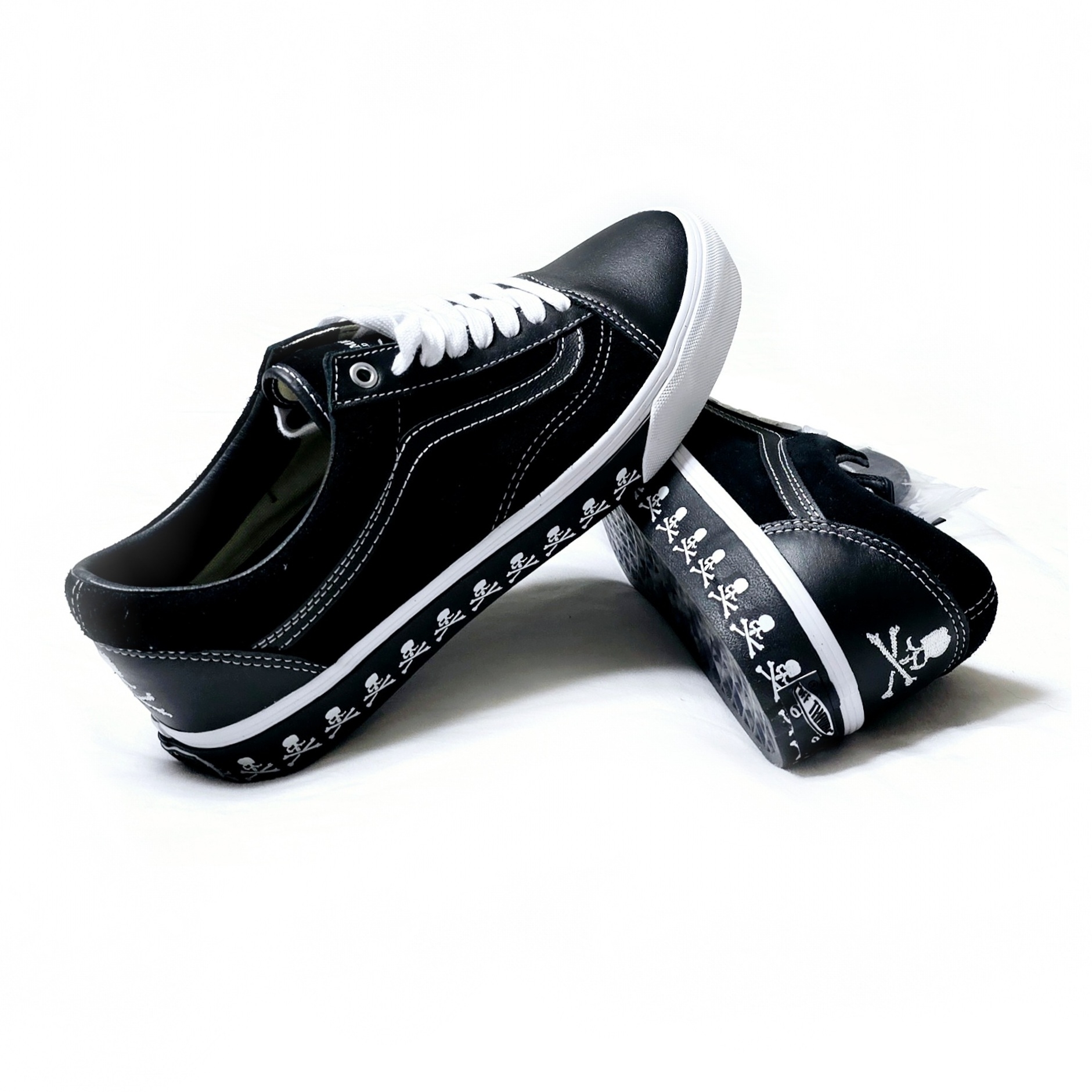 Vans Vault x Mastermind OG Old Skool LX Black 착용 스타일 - 1