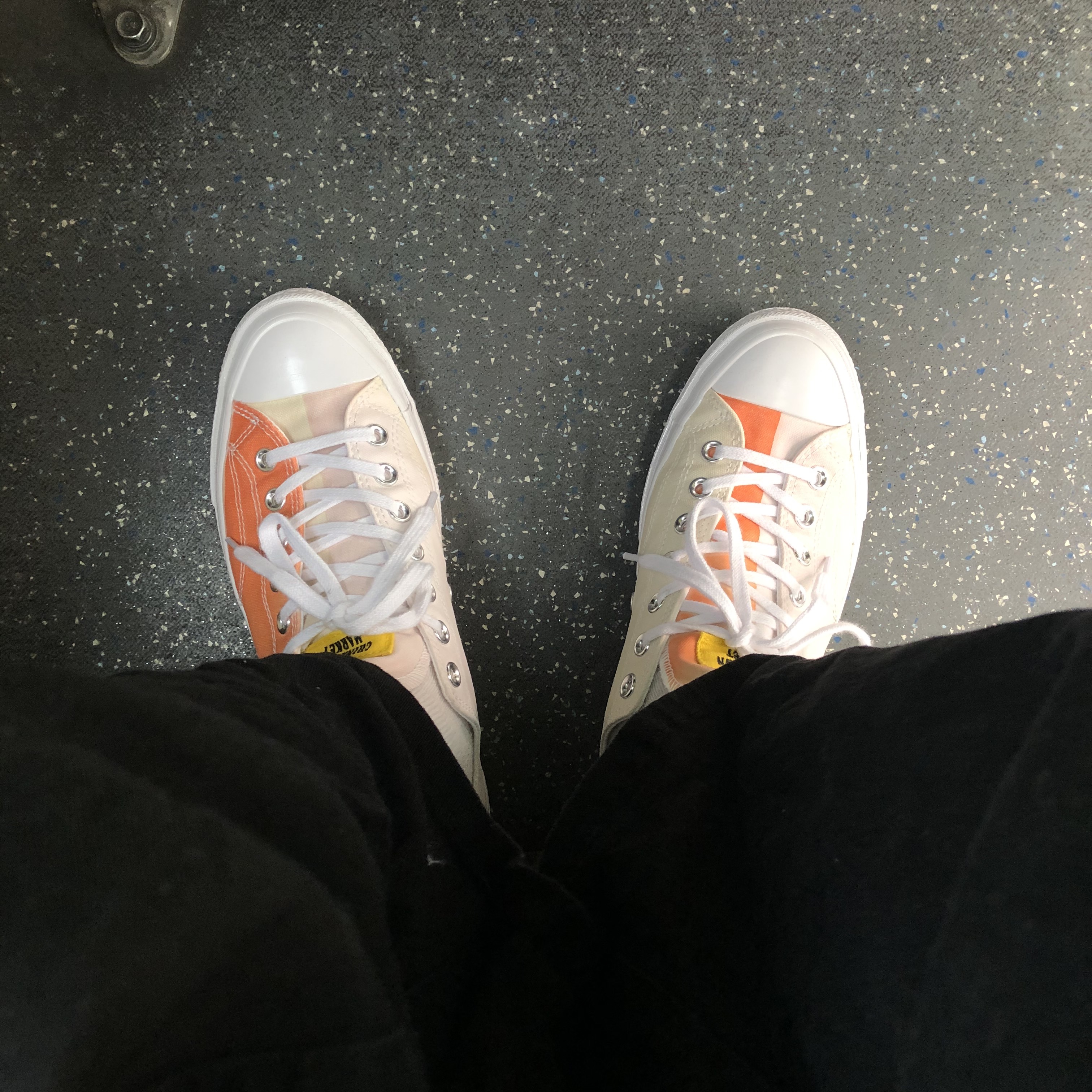 Converse x Chinatown Market Chuck 70 Ox UV 착용 스타일 - 2