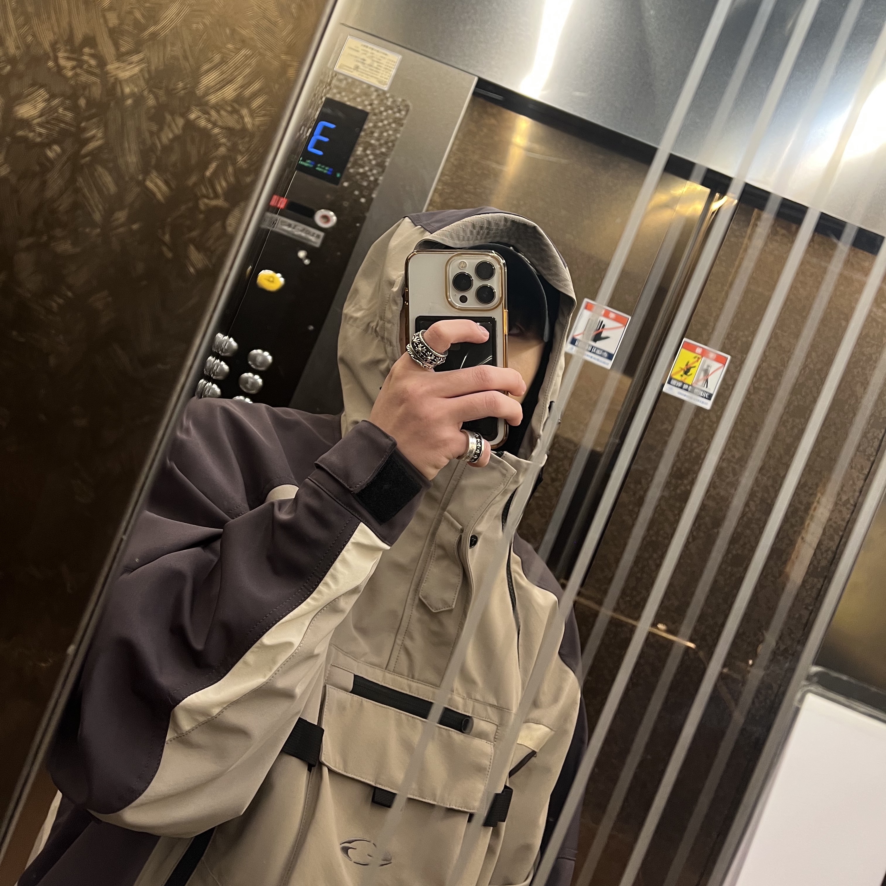 Grailz Technical Shell Jacket Tan 착용 스타일